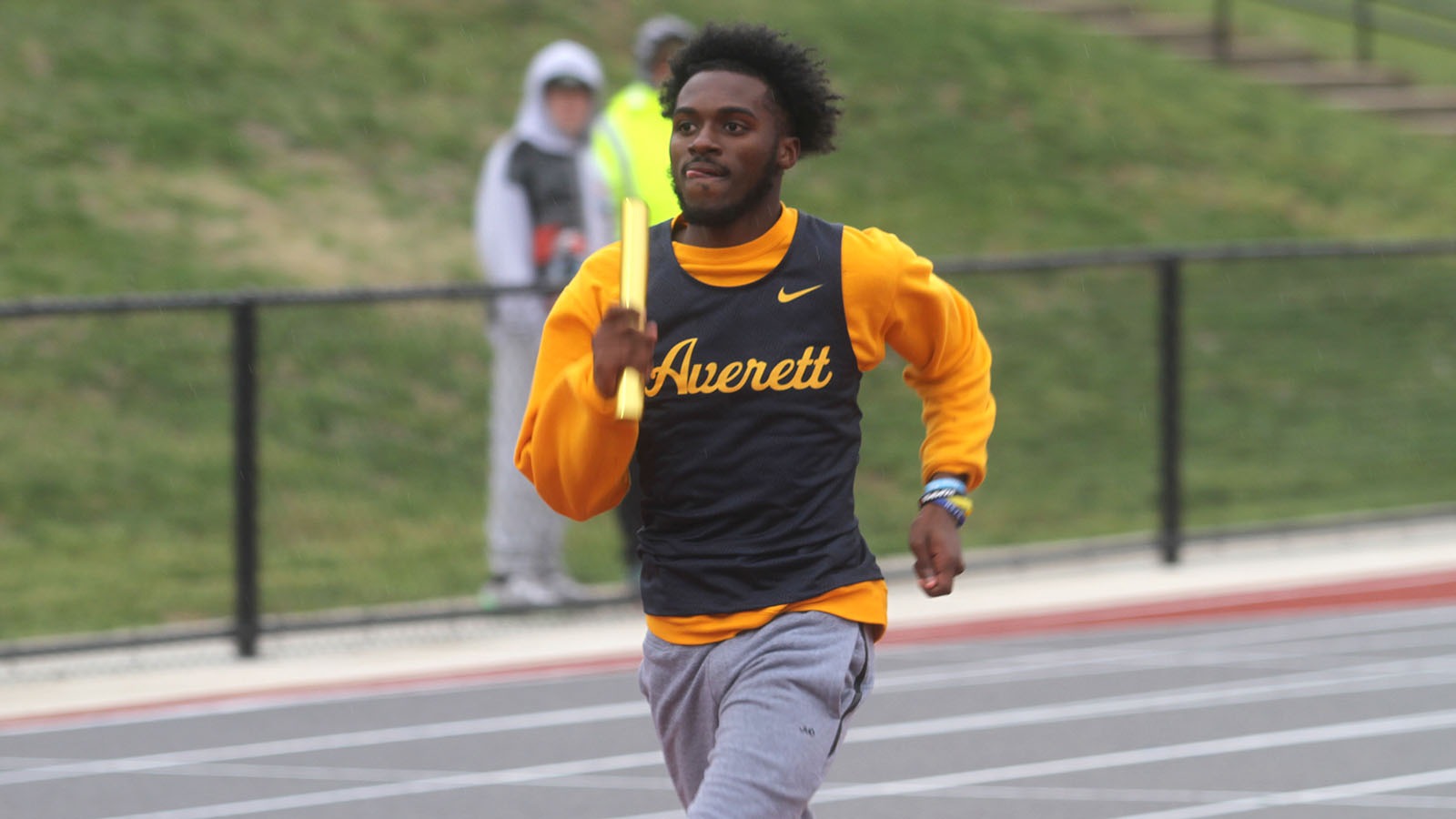 Jay Davis mens track and field 041025