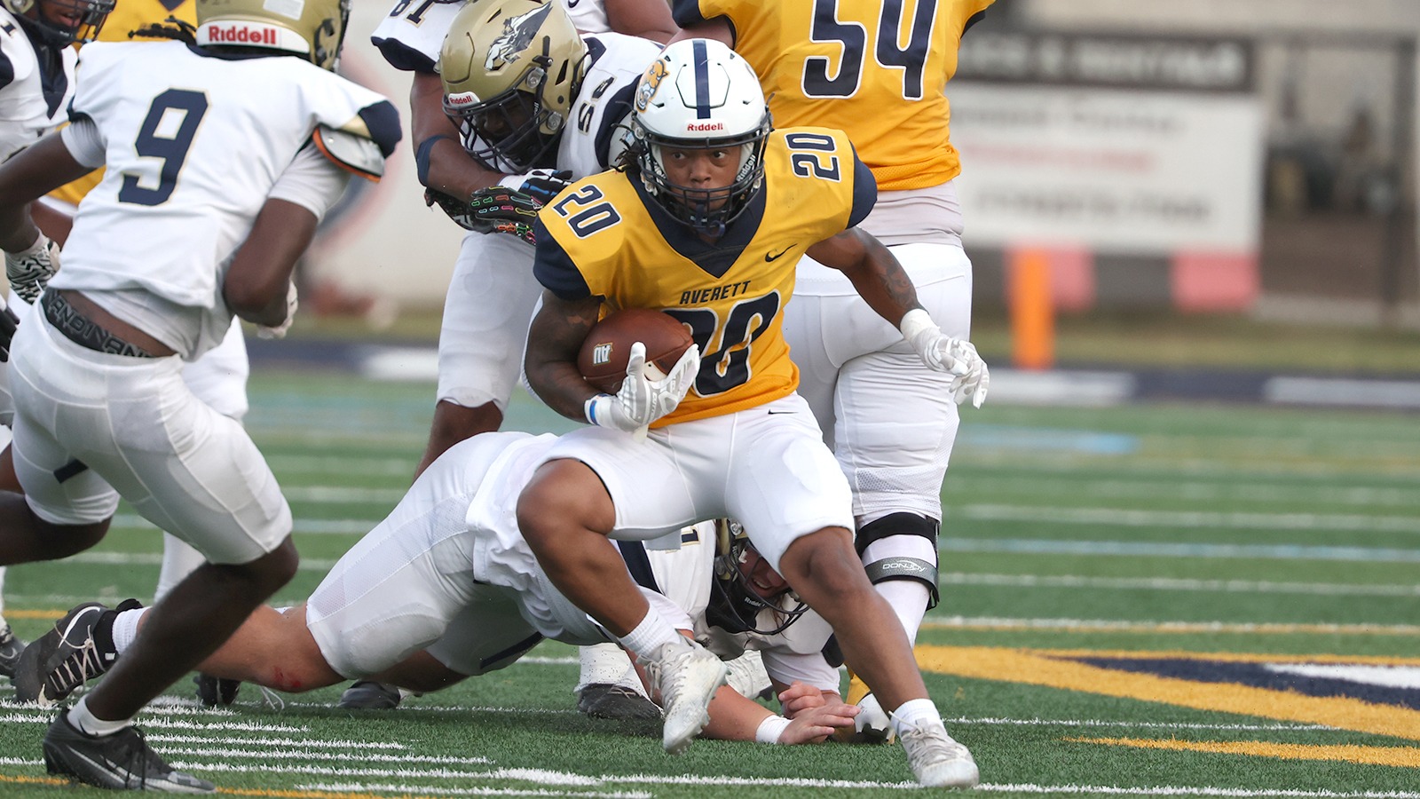 Devbrin Smith football 090526