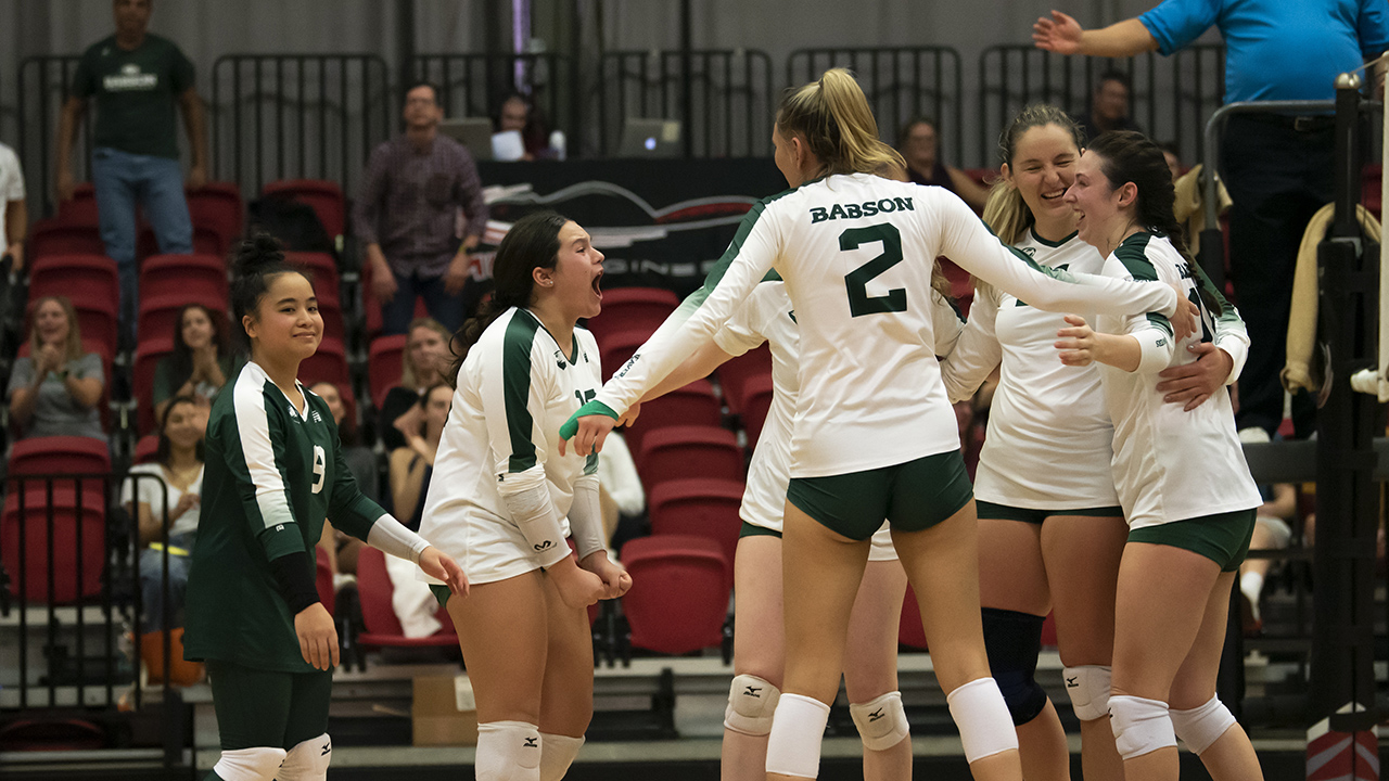 Women's Volleyball Meets Swarthmore in NCAA Tournament First Round on
