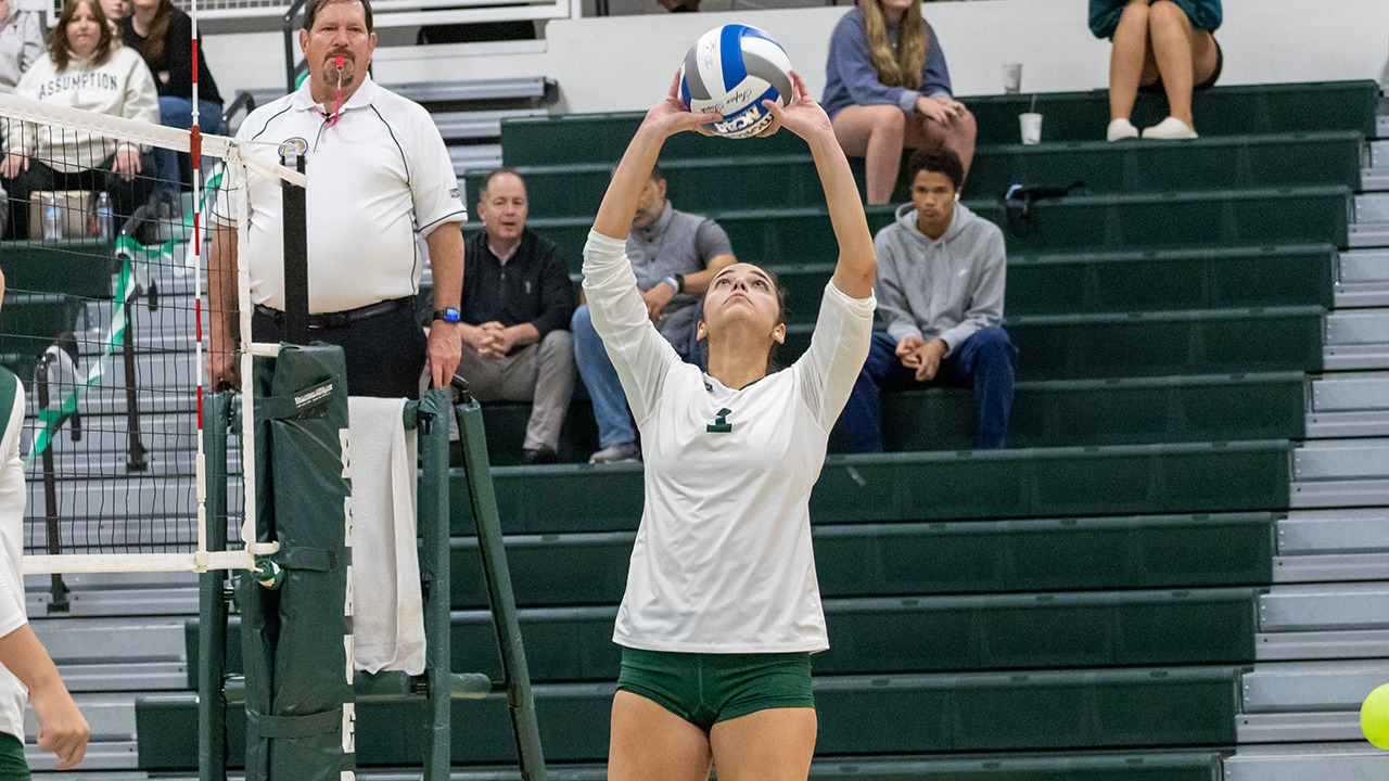 Women's Volleyball Sweeps Assumption on Senior Night Babson College
