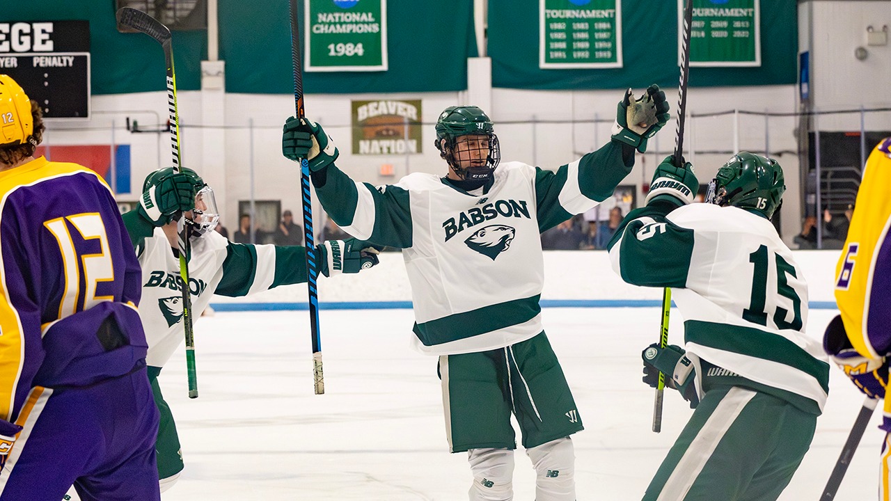 Driscoll’s Two Goals Paces Men's Ice Hockey Past No. 10 Elmira, 53