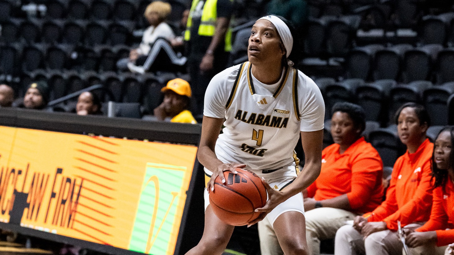 4 Kaitlyn Bryant - AUM