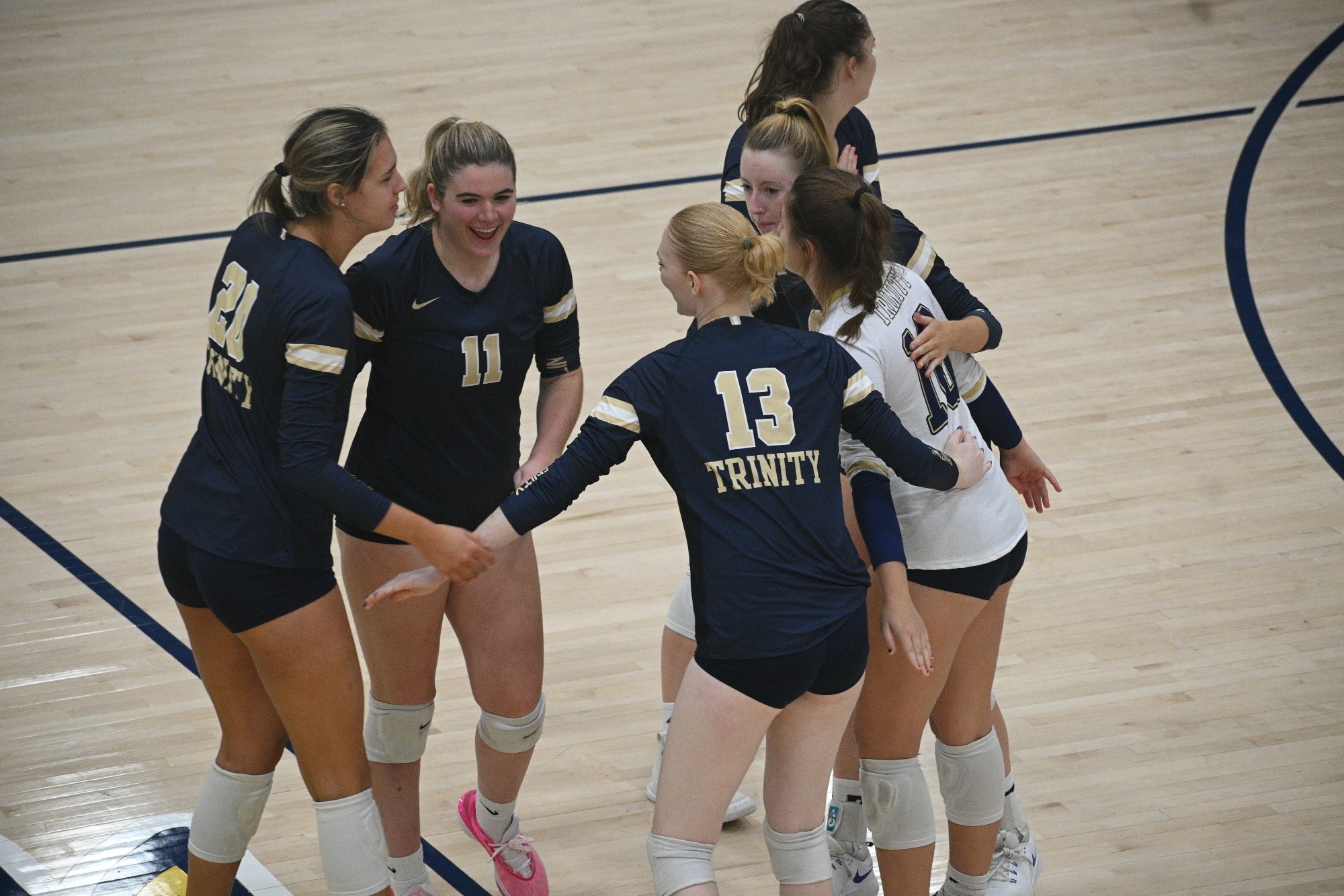 Volleyball Battles Past Williams in Three Sets - Trinity College