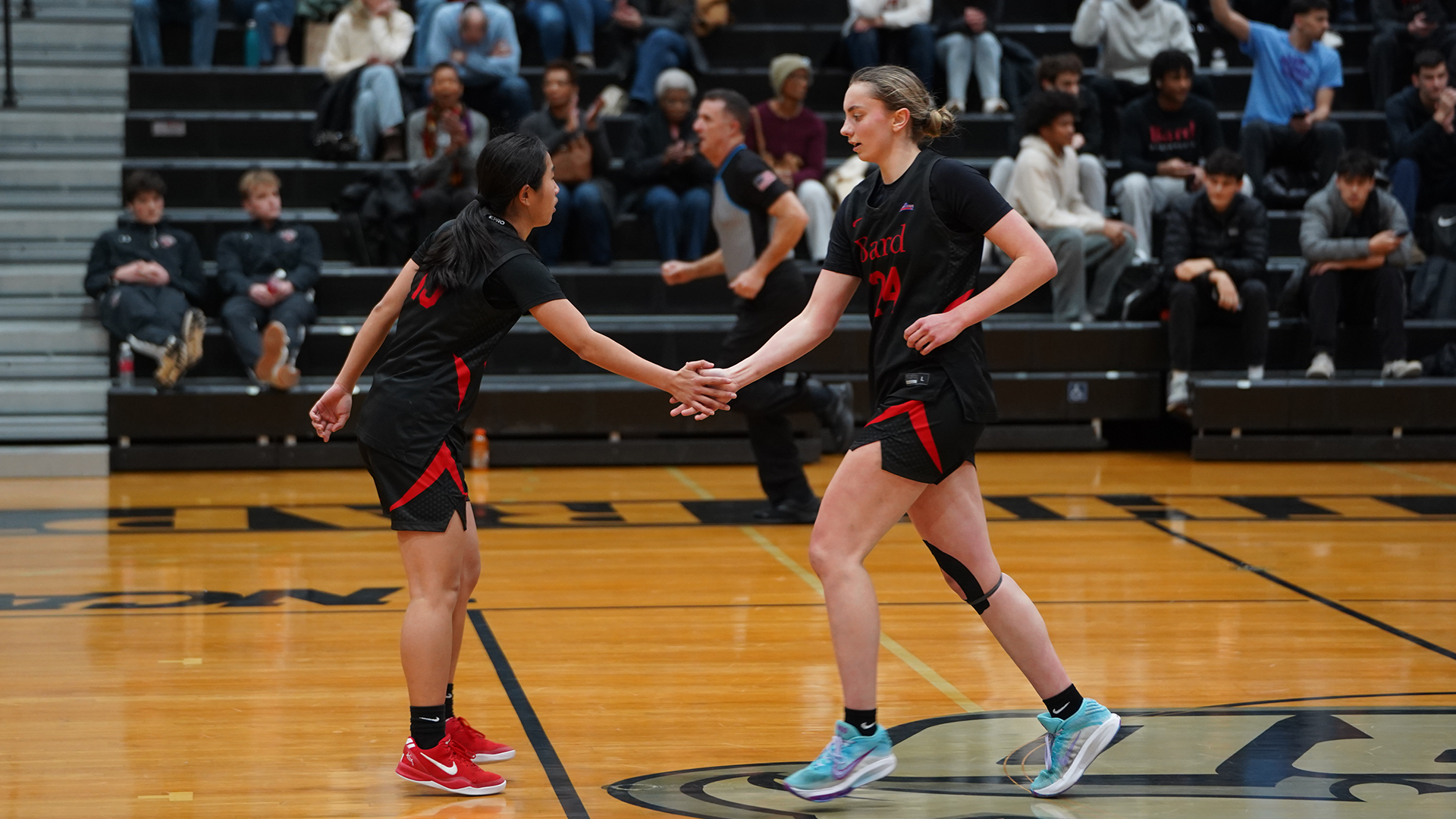 Kottka & Dong high five 