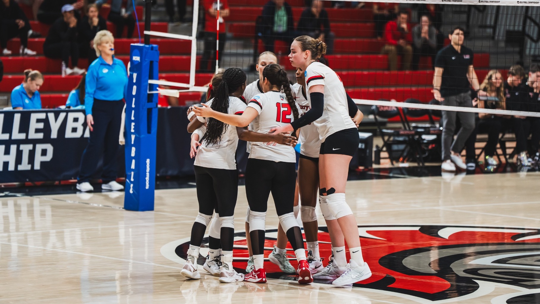 WVB - Huddle Picture v Tampa - NCAA Regional