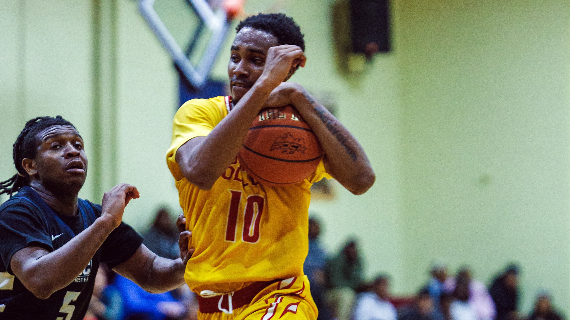 Zamorian Singleton drives to the basket against the Bobcats