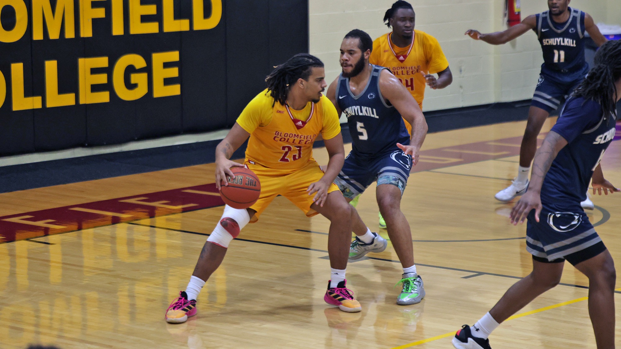 Bucknall Post Up against Penn State Schuylkill