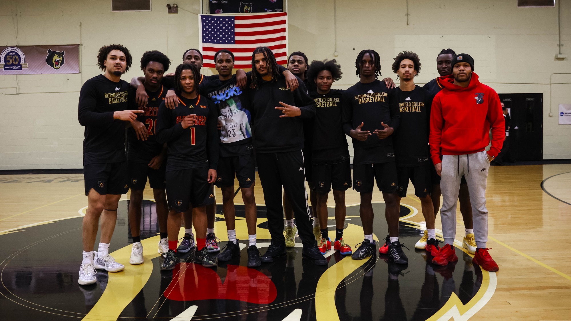 Men's basketball poses for Senior Day Photo