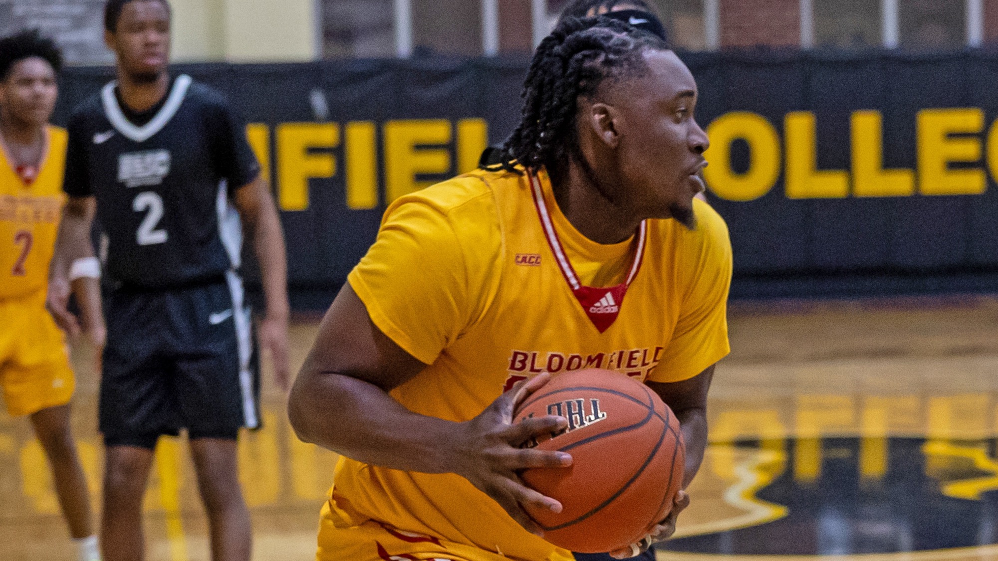 aDEWALE DRIVES TO THE BASKET AGAINST bOBCATS