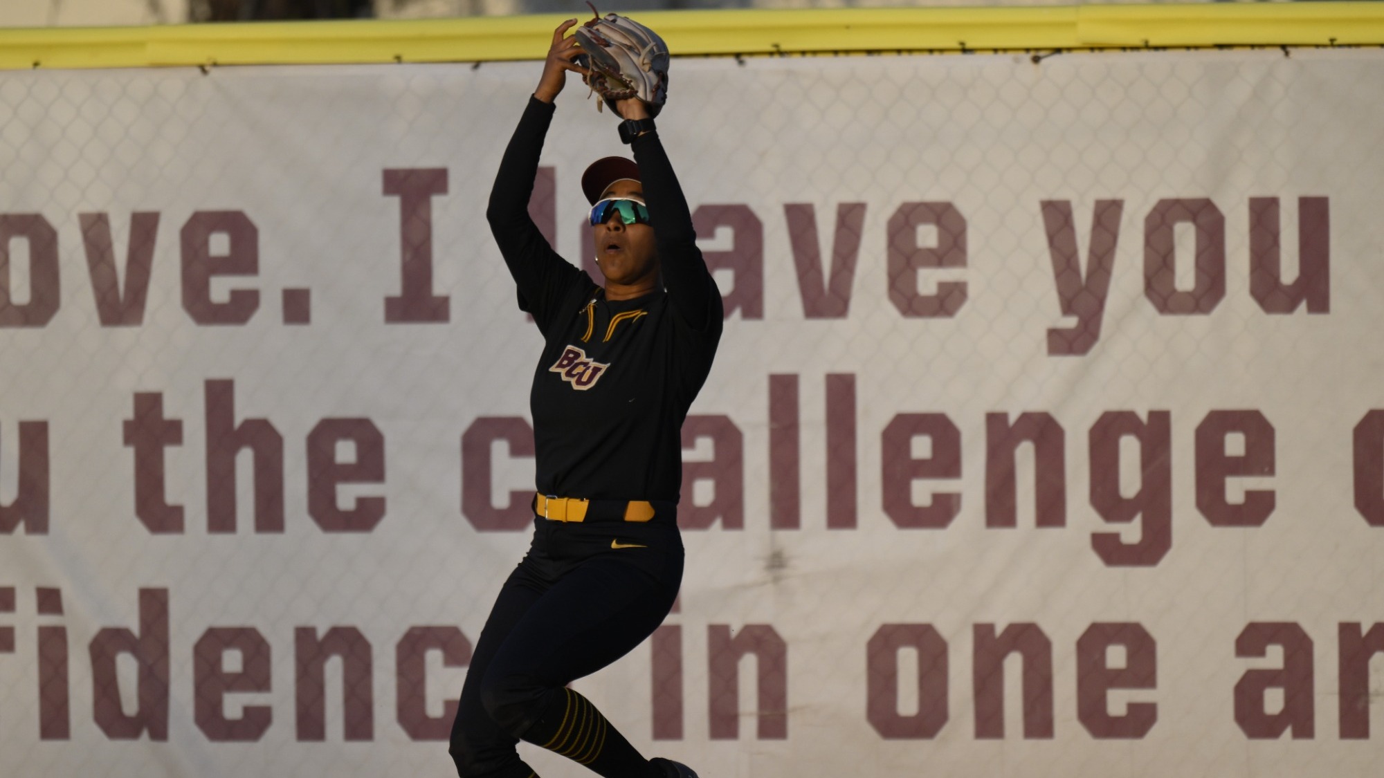 Zariah Billinger Catch vs. Bison