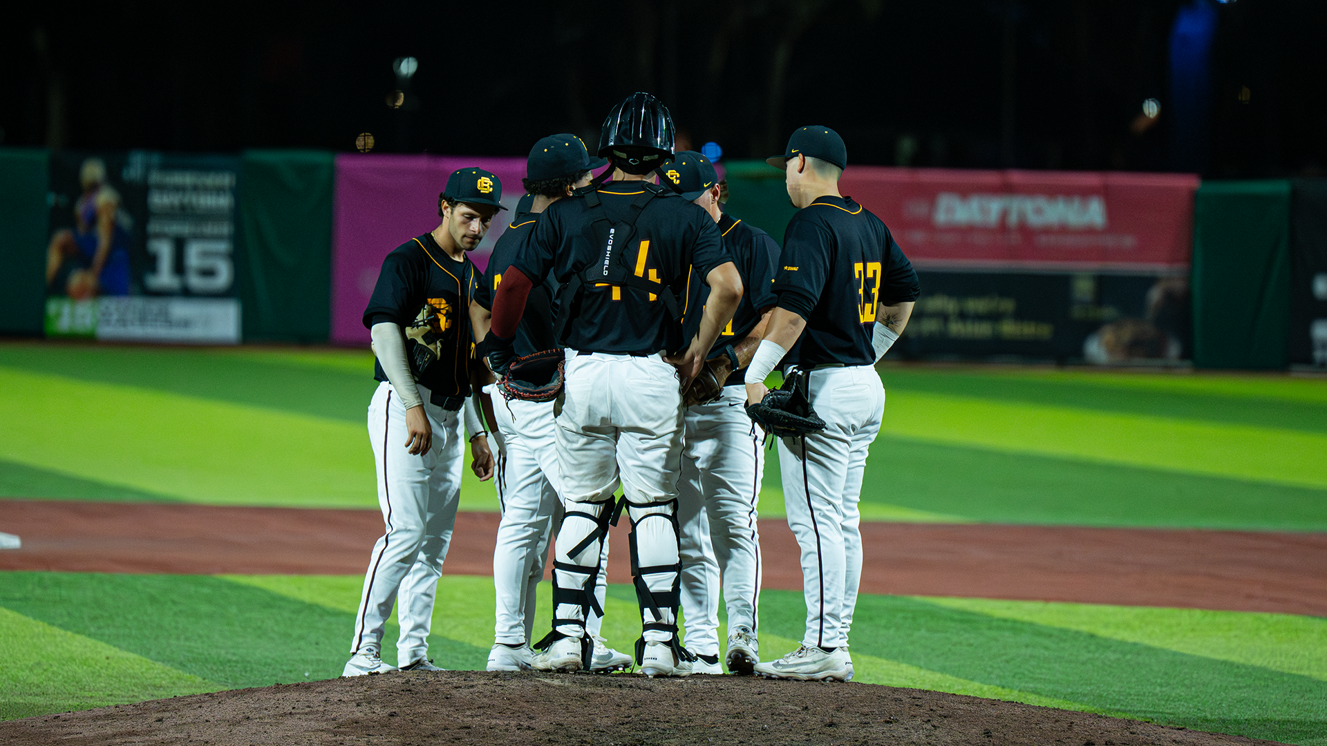 Team huddle vs. FGCU