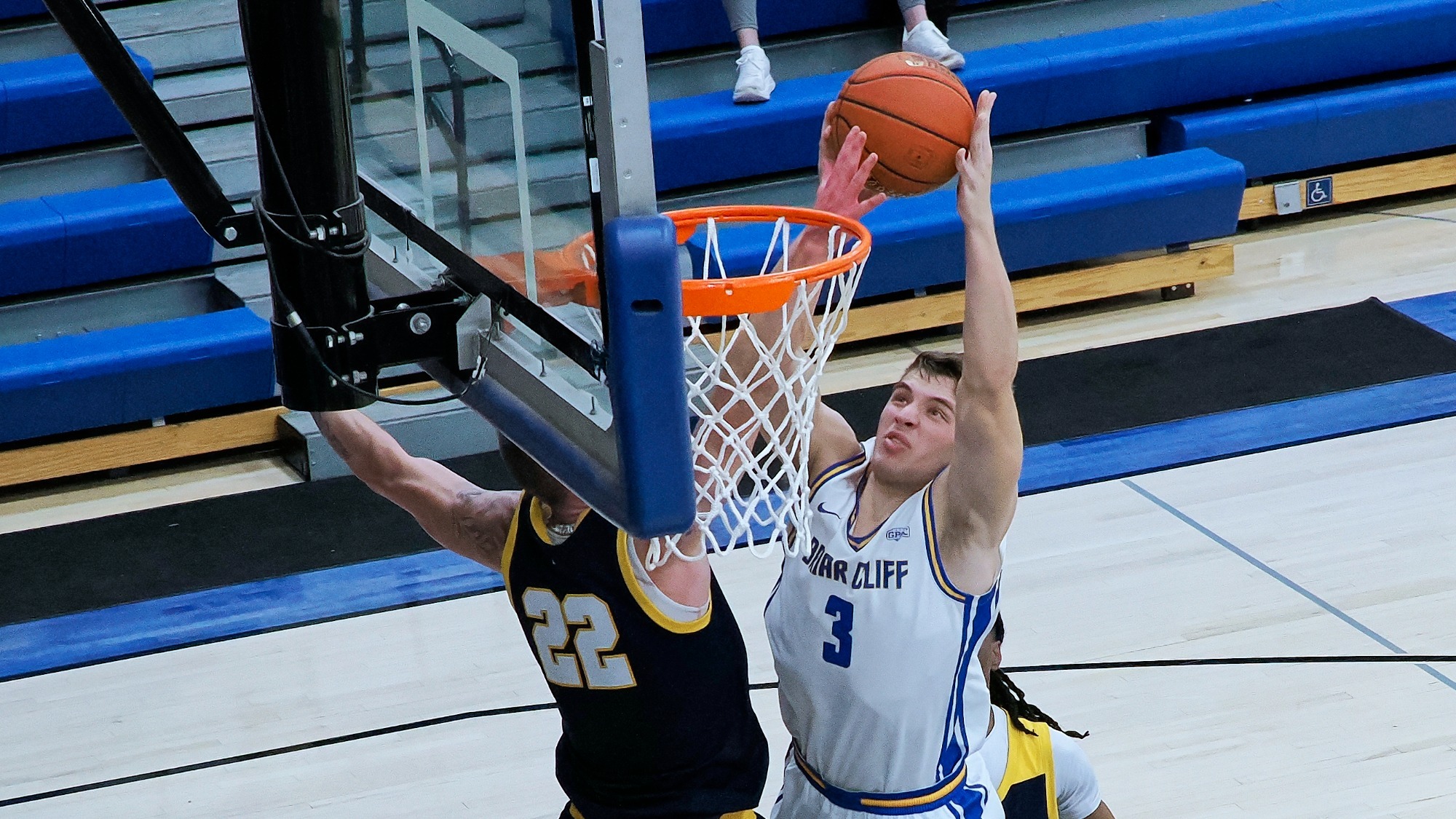 Lugar dunk vs Graceland