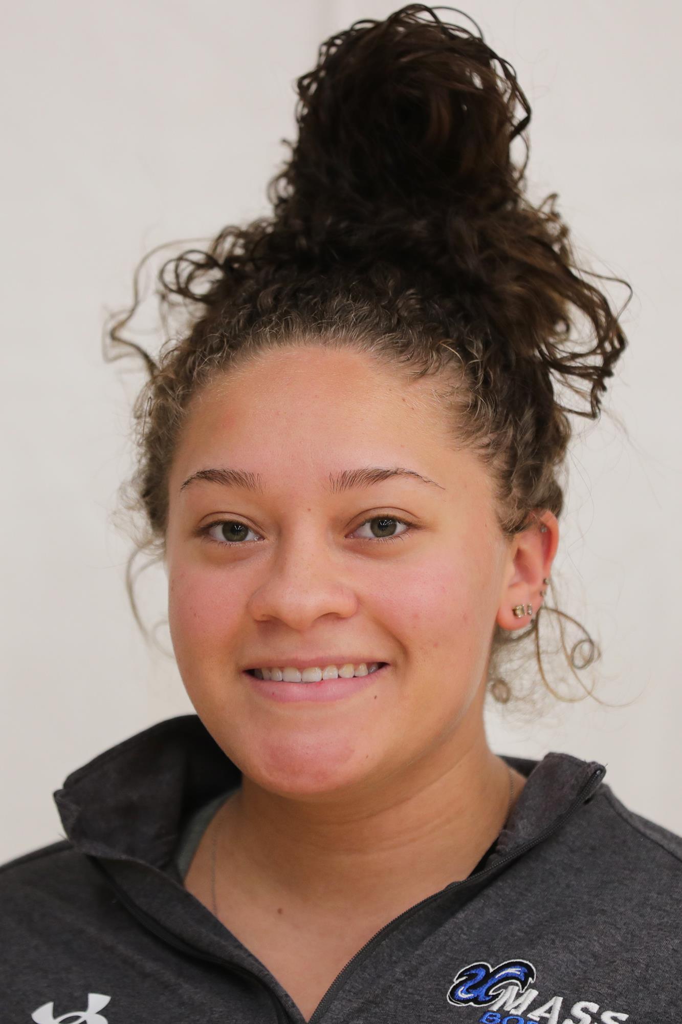 Cheynesse Hill headshot