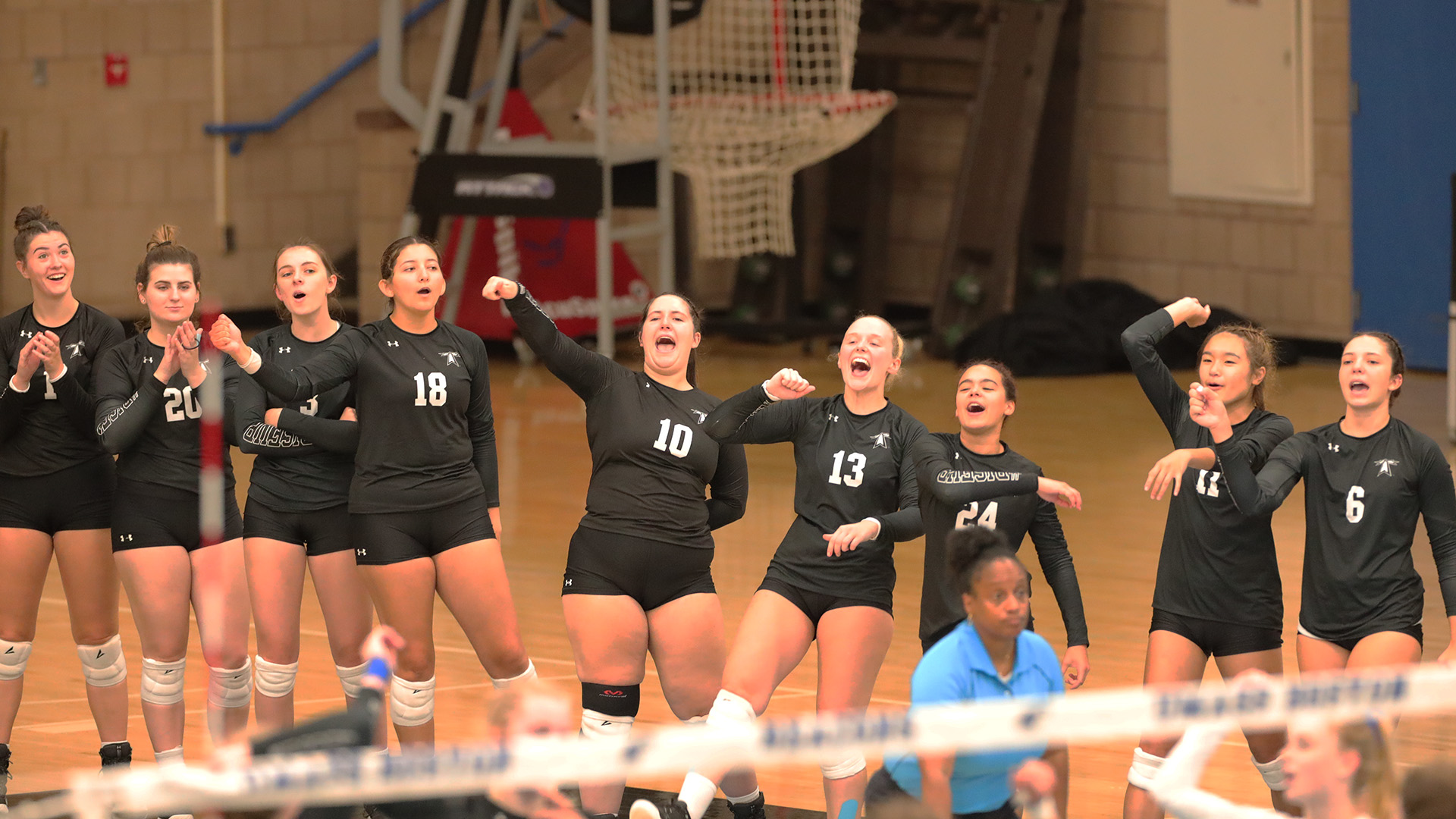 Women's Volleyball Splits on Saturday, Cap Off 21 Weekend at 2022