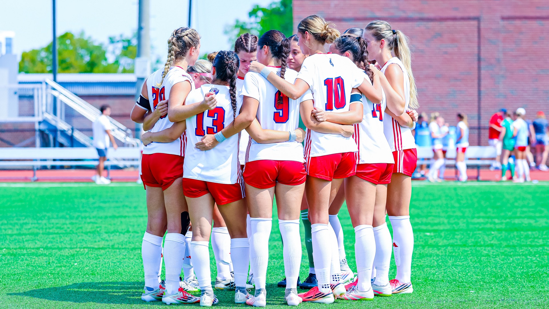 WSOC_UIC_TeamHuddle