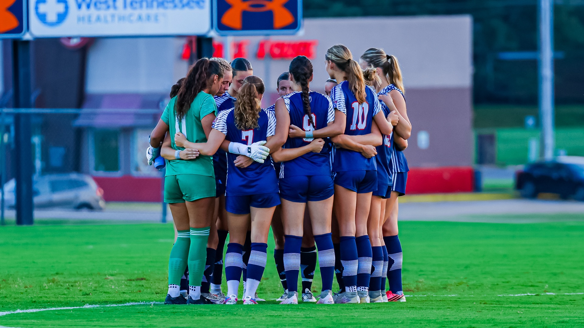 Vs_UT_Martin_Huddle