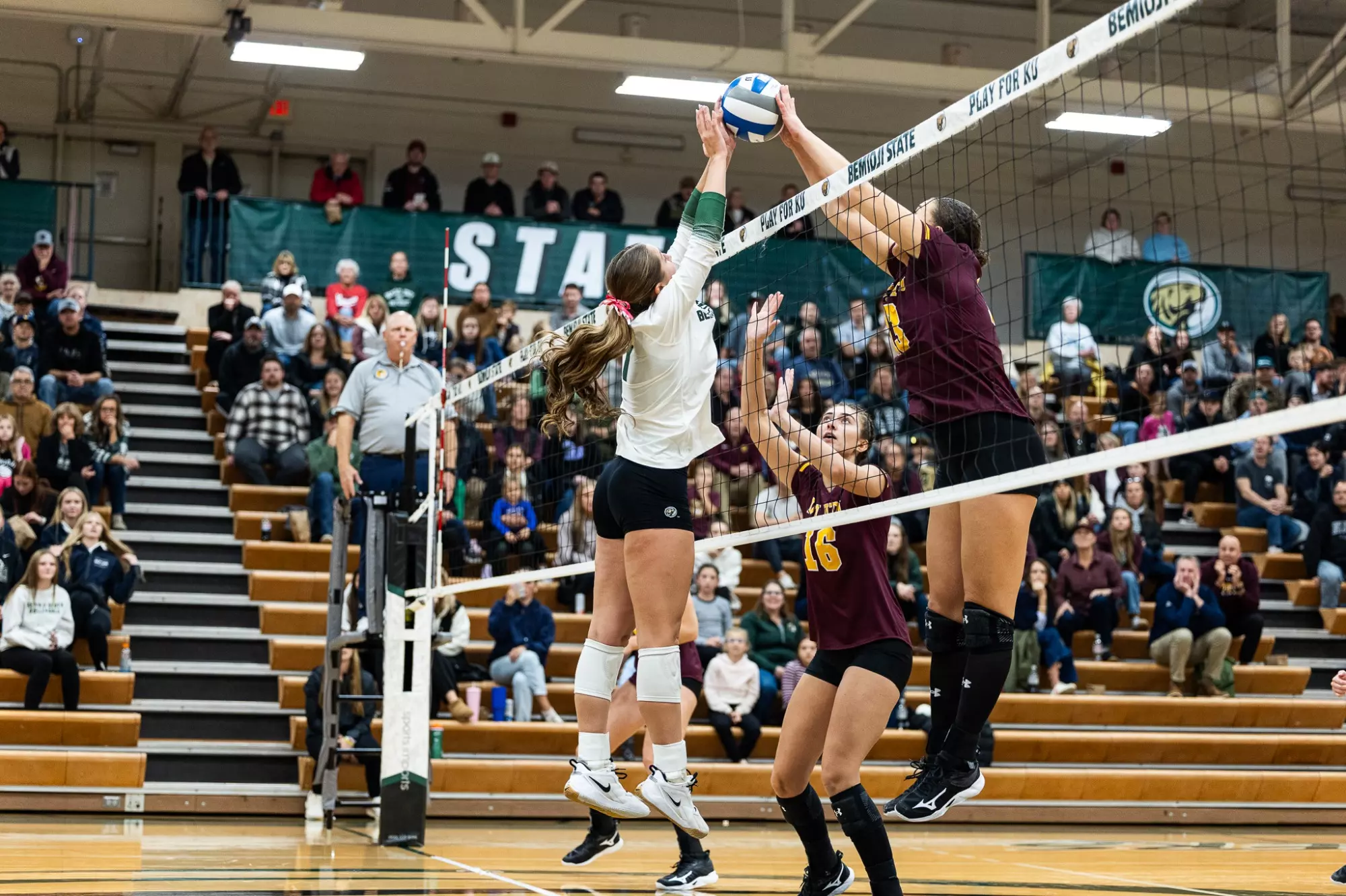 Madison Tripp (7), Xada Johnson (13) - Volleyball - BSU Beavers vs. UMD Bulldogs - BSU Gymnasium - Bemidji, MN - Tuesday, October 21, 2025 | Brent Cizek