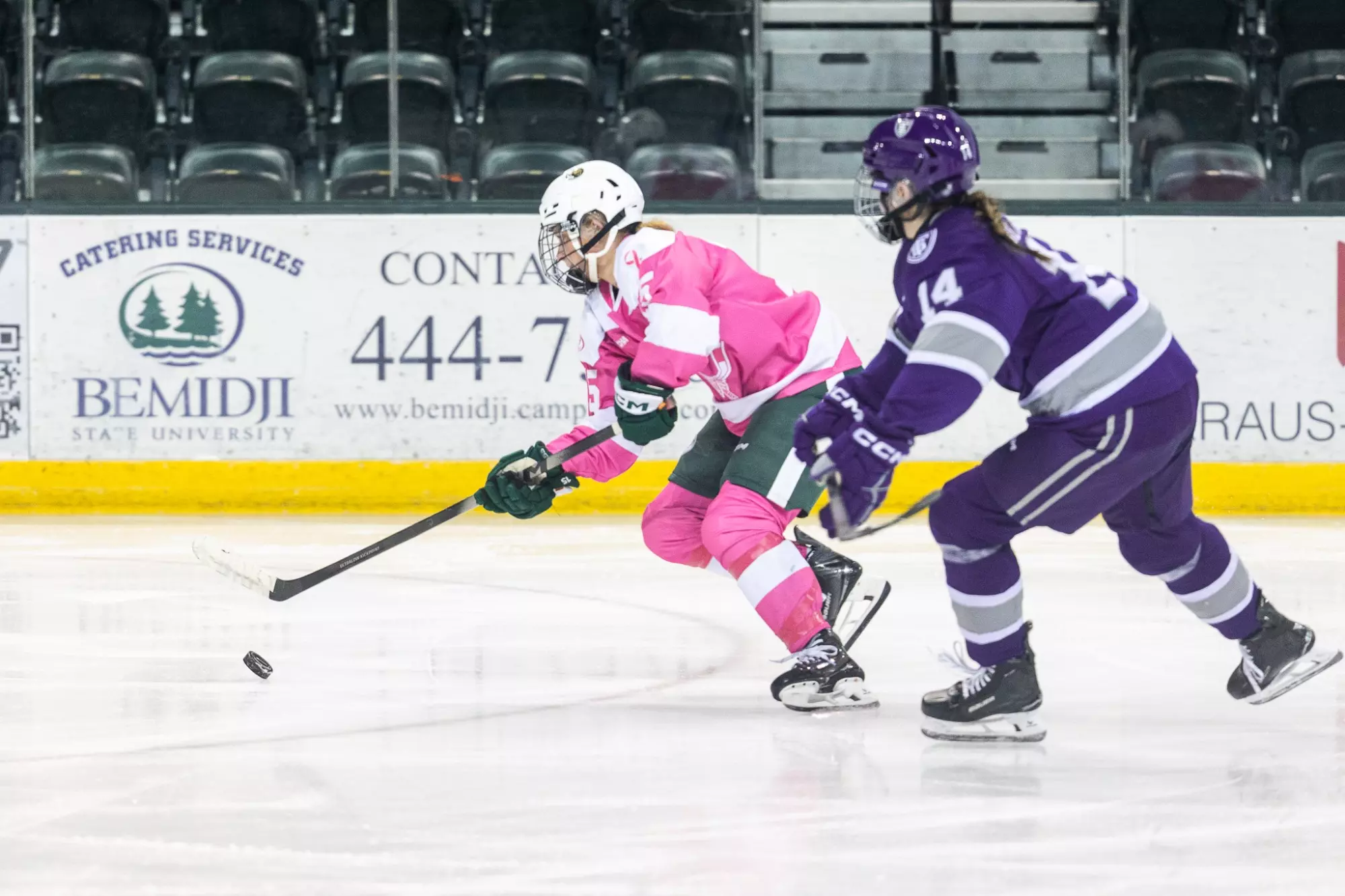 Shelby Sandberg (15) - Women's Hockey - BSU Beavers vs. UST Tommies - The Sanford Center - Bemidji, MN - Saturday, November 8, 2025 | Brent Cizek