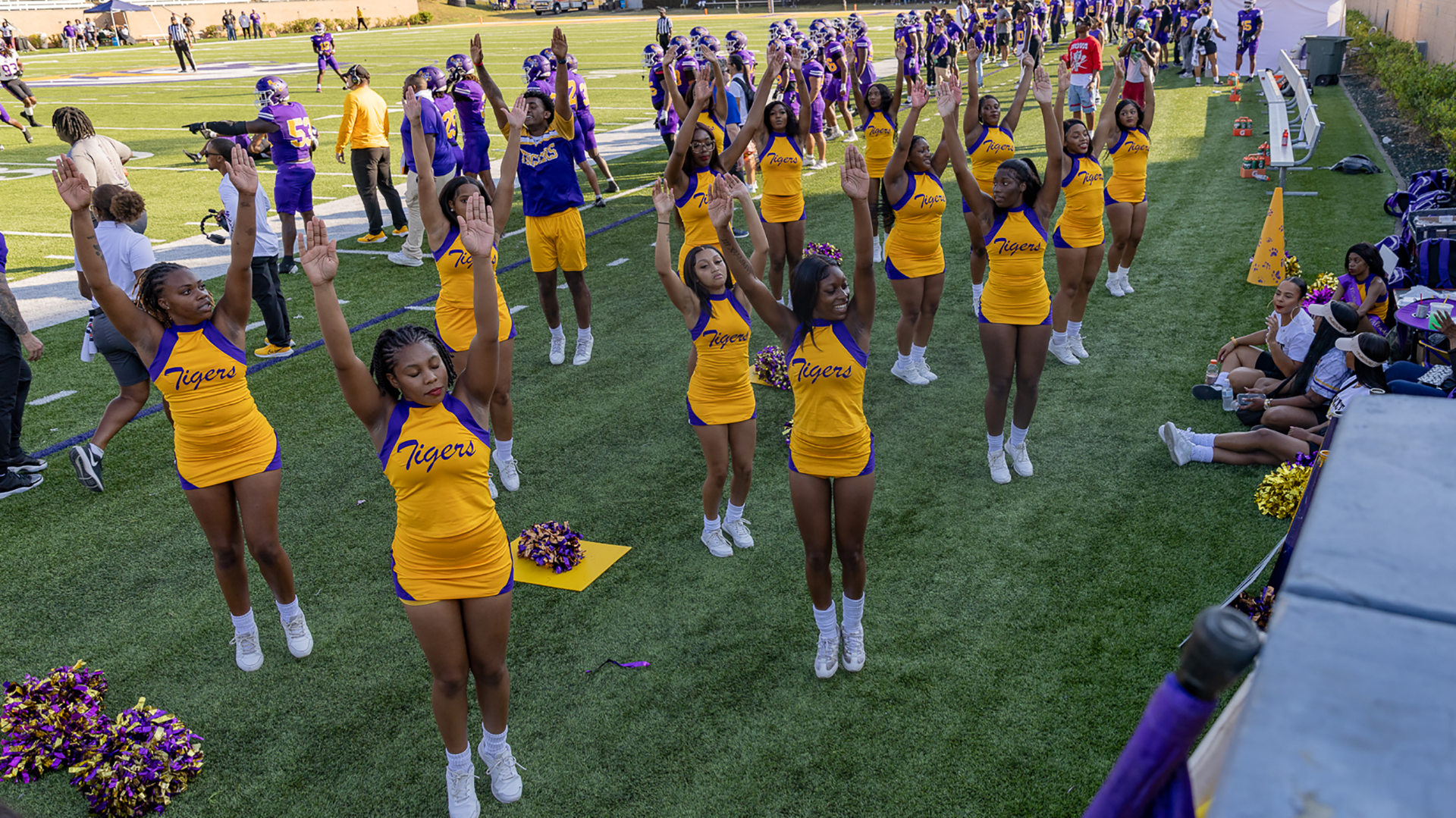 Cheerleaders at Homecoming vs Miles