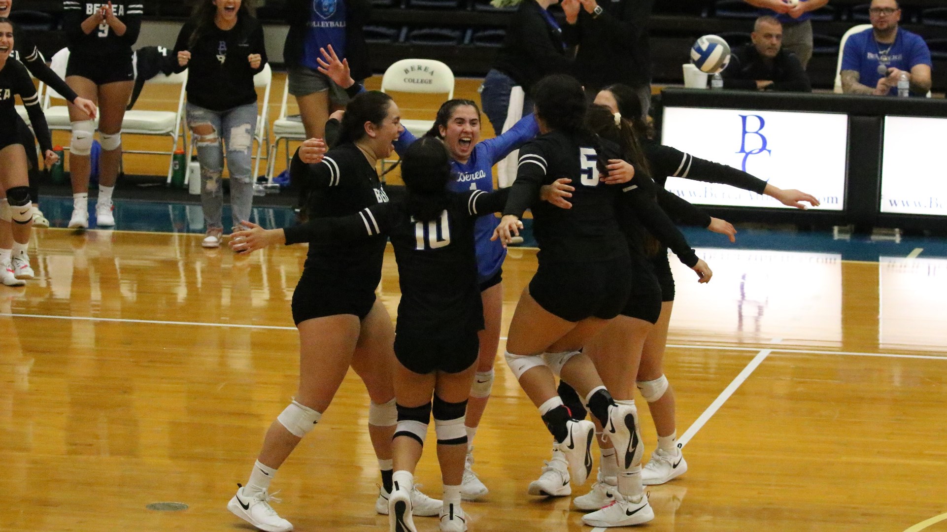 Volleyball Advances to Conference Semifinals; Sweeps Belhaven Berea
