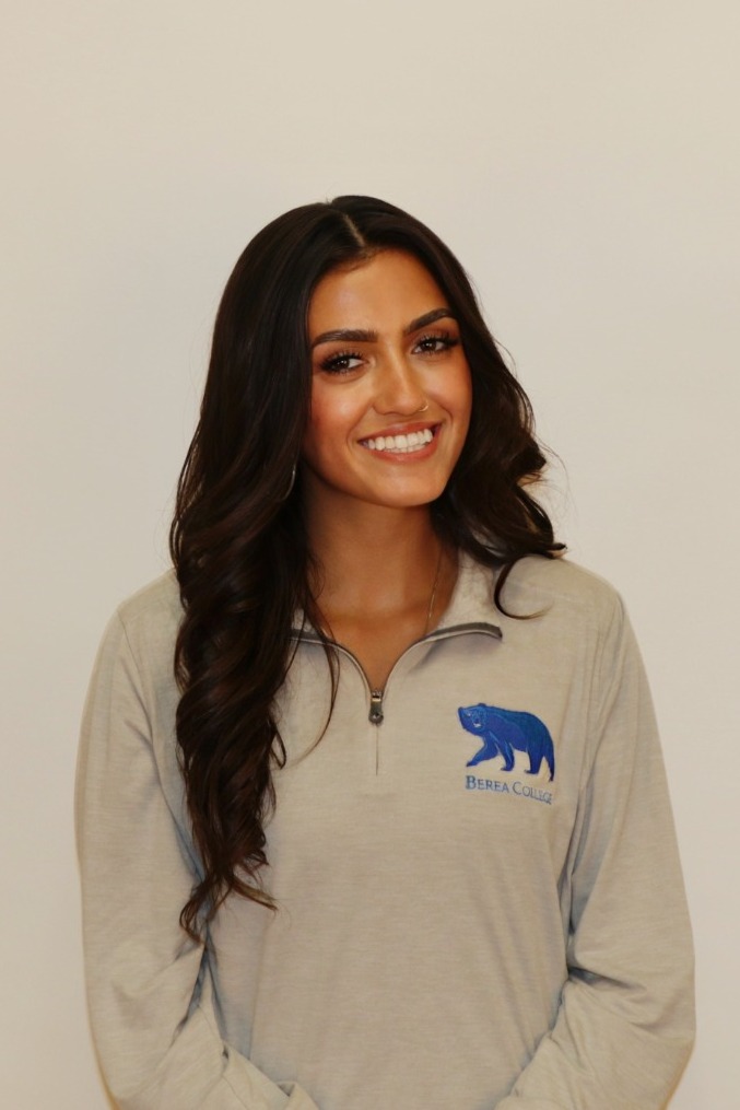 Hannah Hisle Headshot