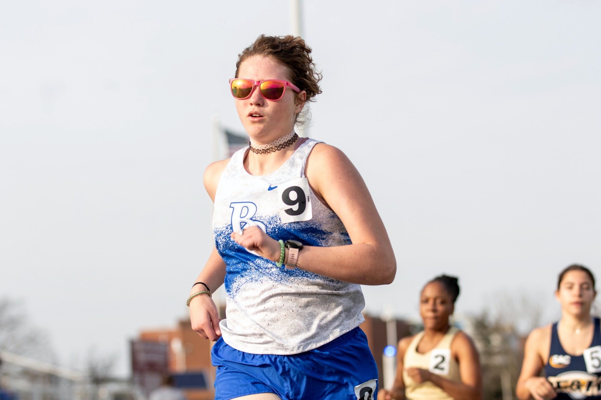 E Chambers leads and 800m pack