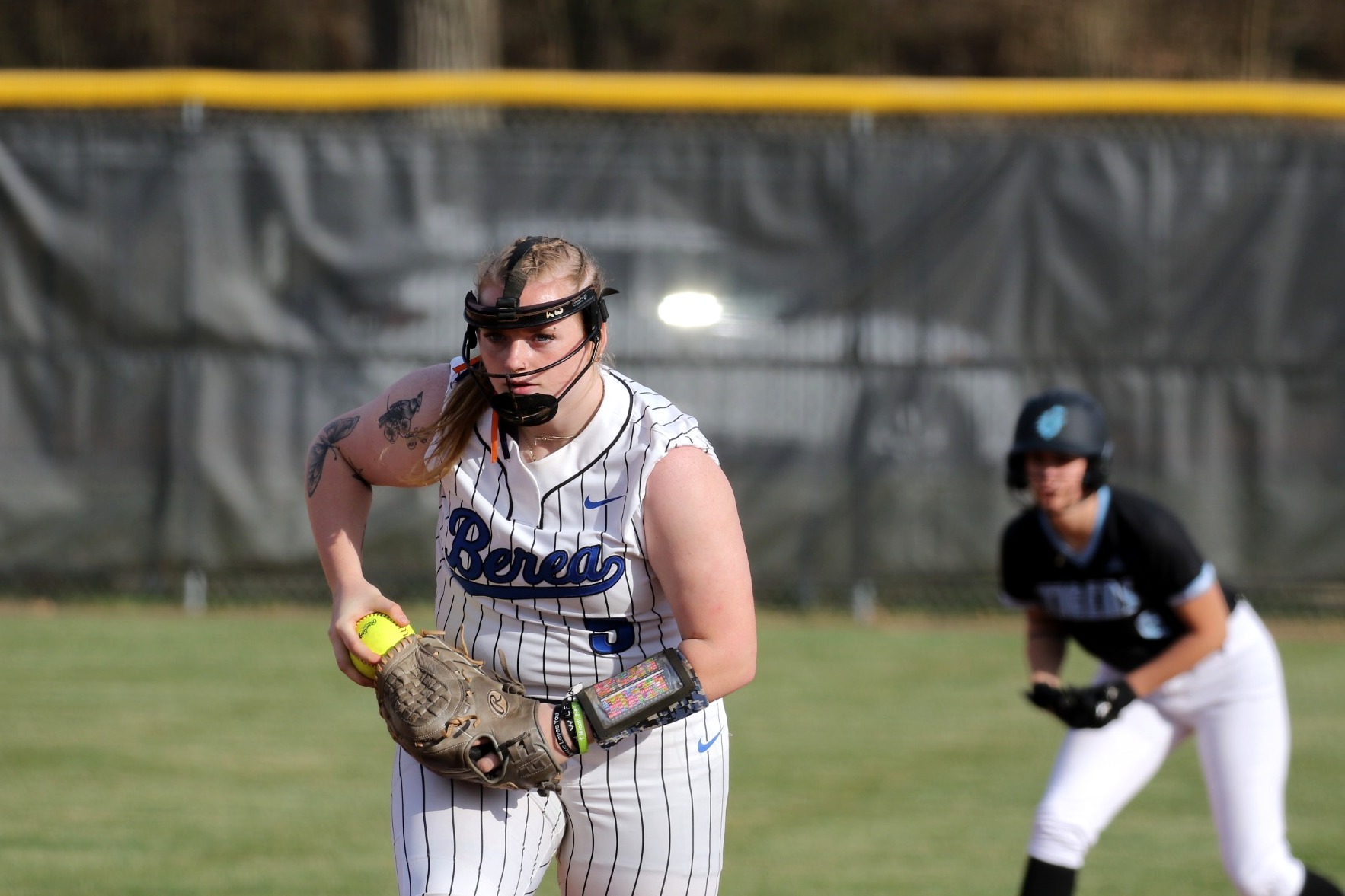 Kelly winds up throw