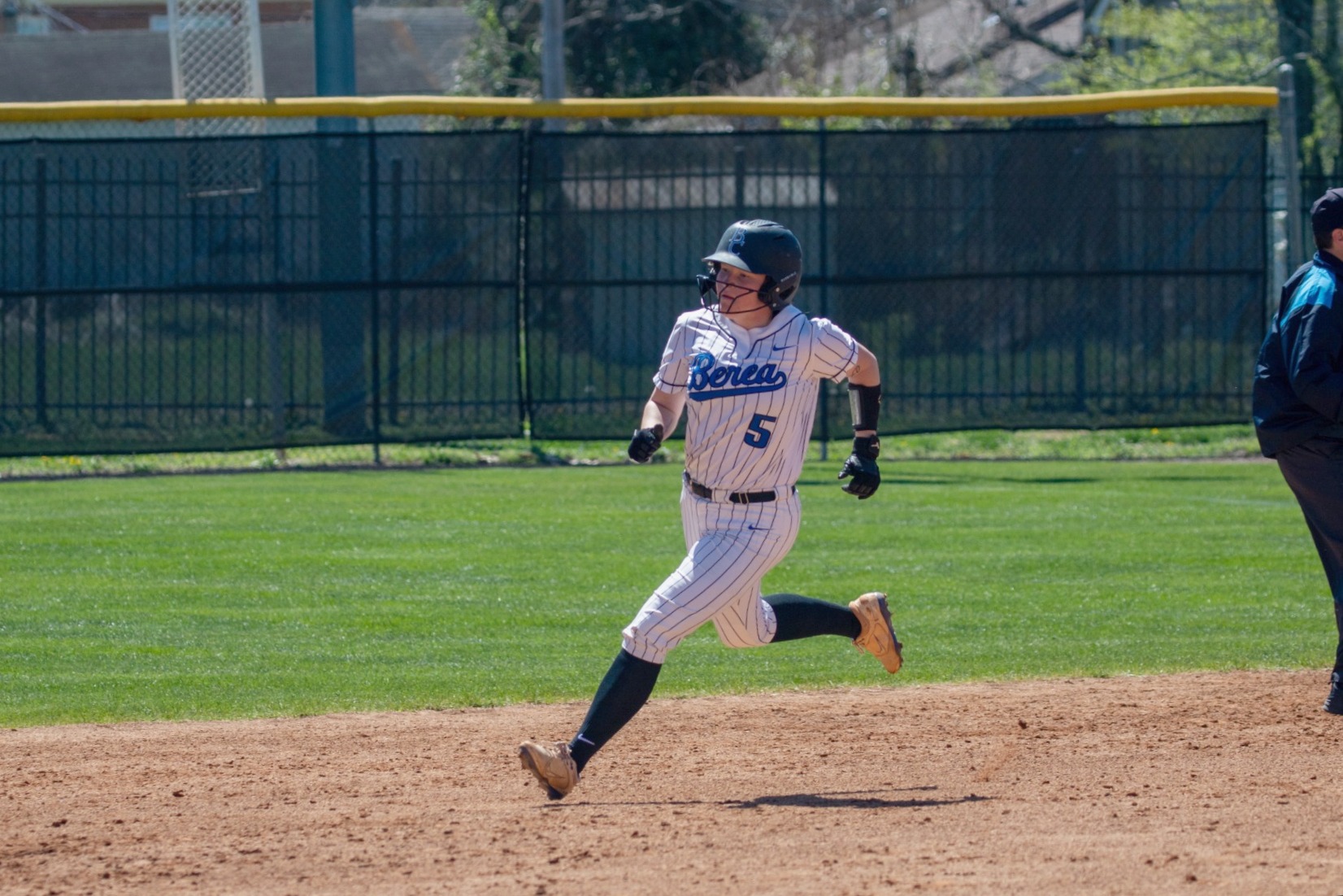 Jessyca runs to base