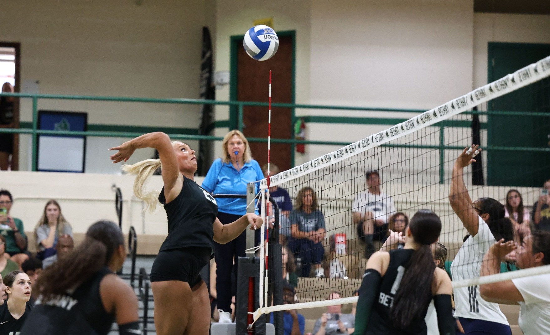 Graduate Student Megan Chesser lifts for an eventual kill