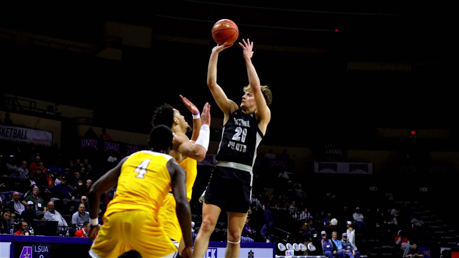 EDWARDS VS LSUA NAIA 25