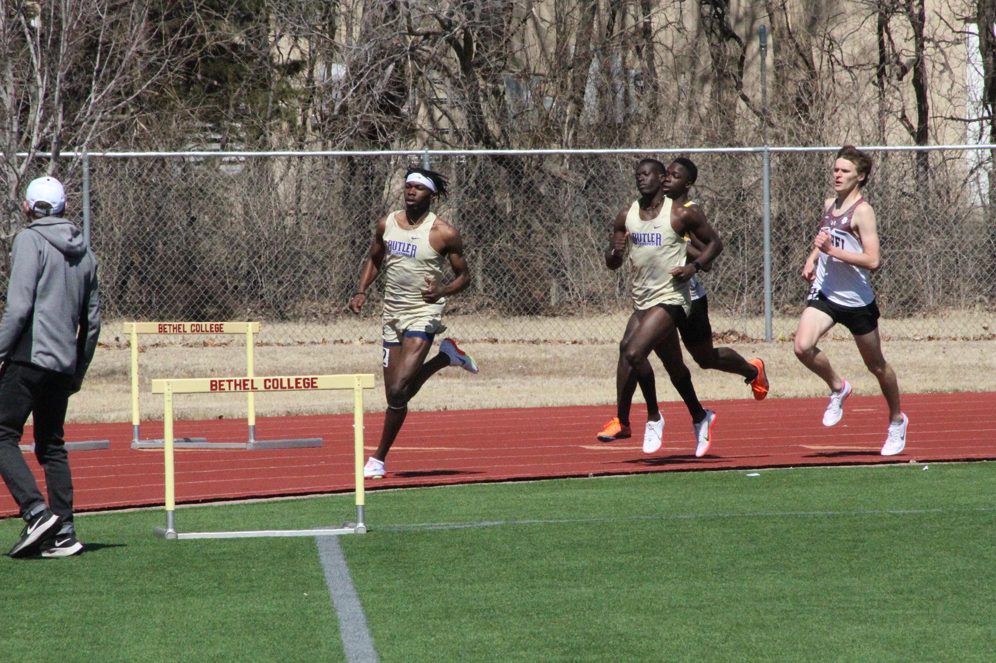 Men's Track and Field finishes fifth at Bethel Open led by Isaiah