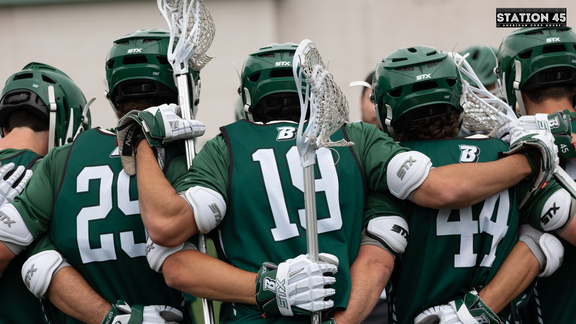 2025 Men's Lacrosse Team Huddle Web Photo