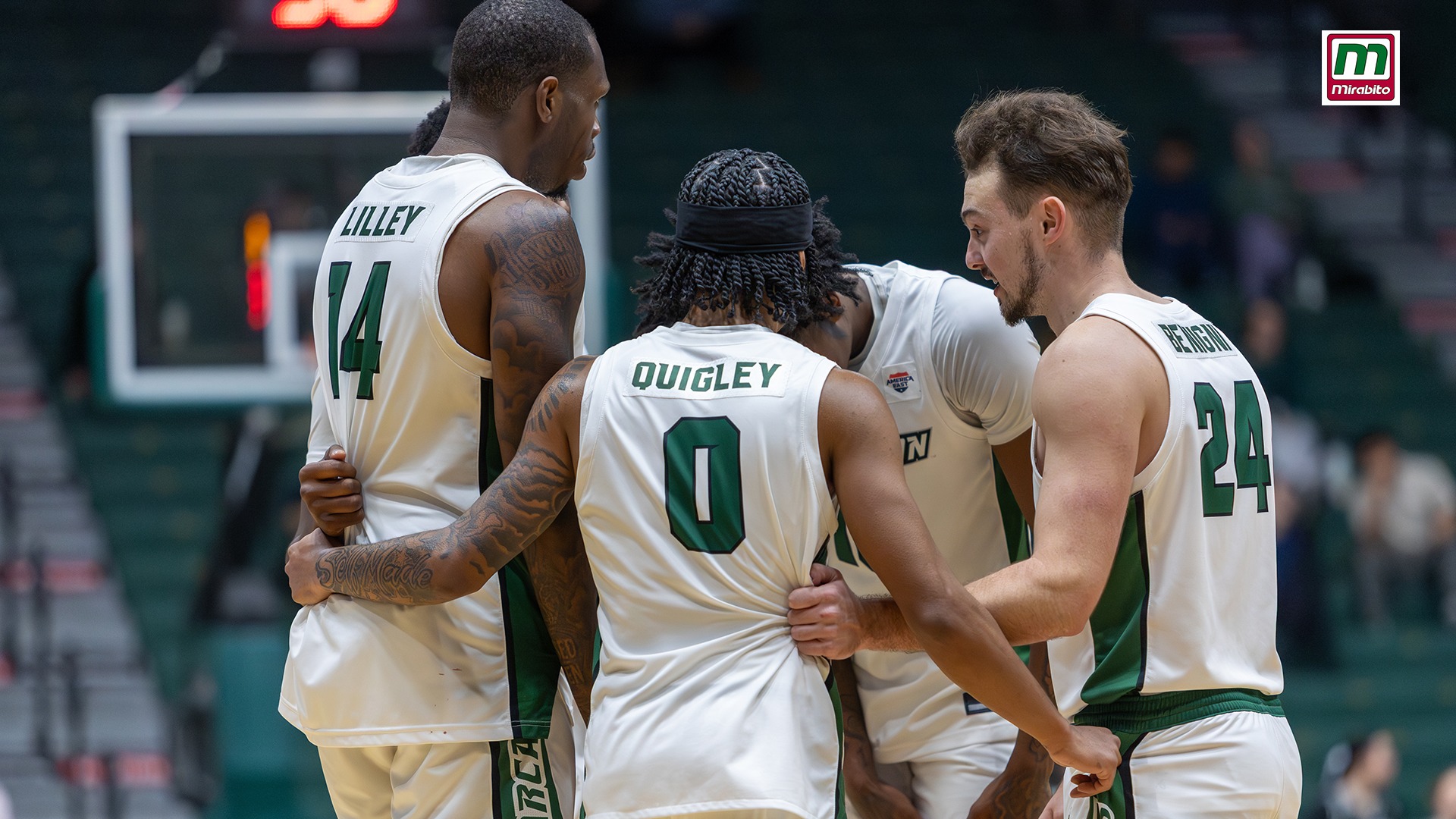 men's basketball huddle