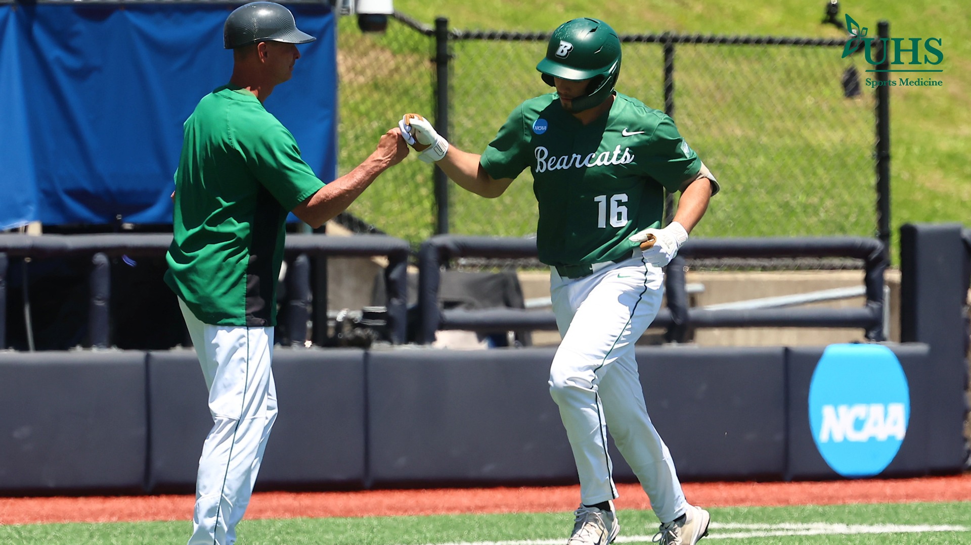 Zach Anderson hits HR at NCAA Regional