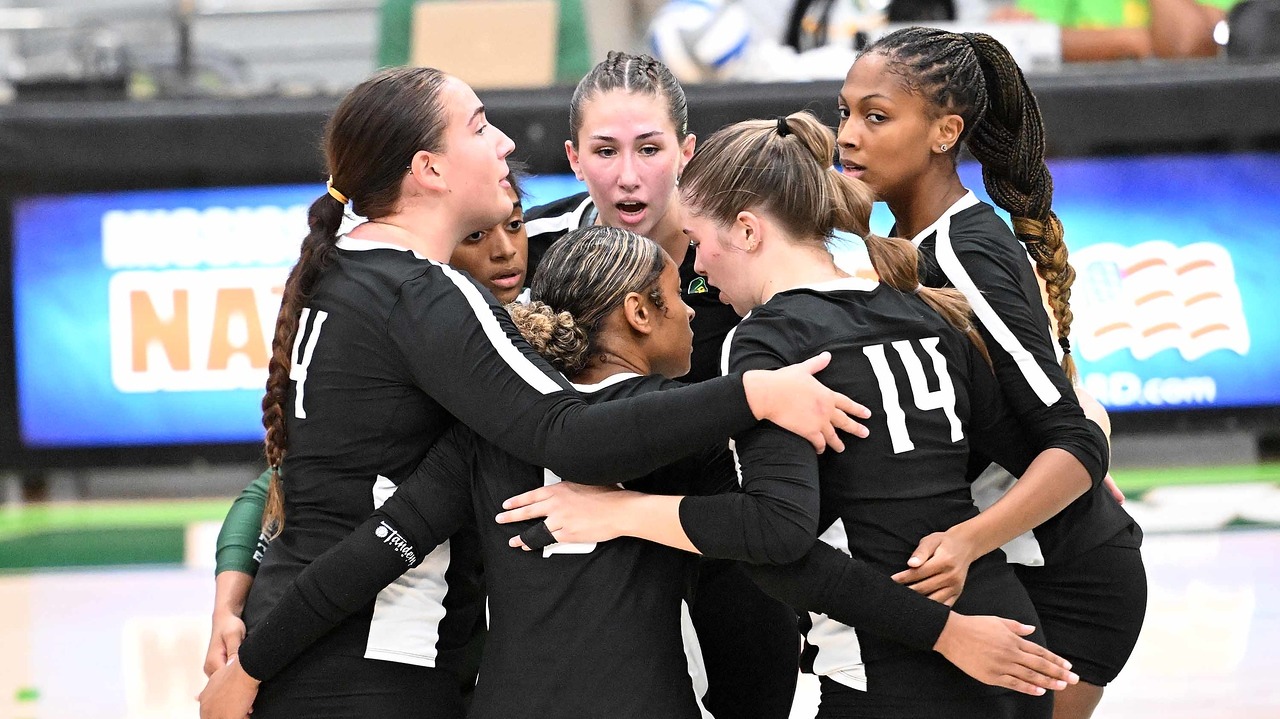 Blazers Take Down Huntingdon in Five Set Thriller Belhaven University