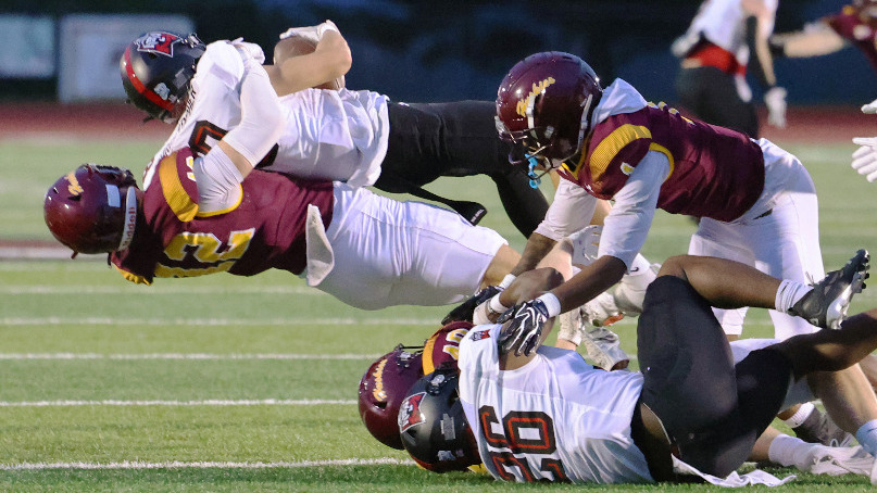 Lincoln Chimics makes a tackle on special teams