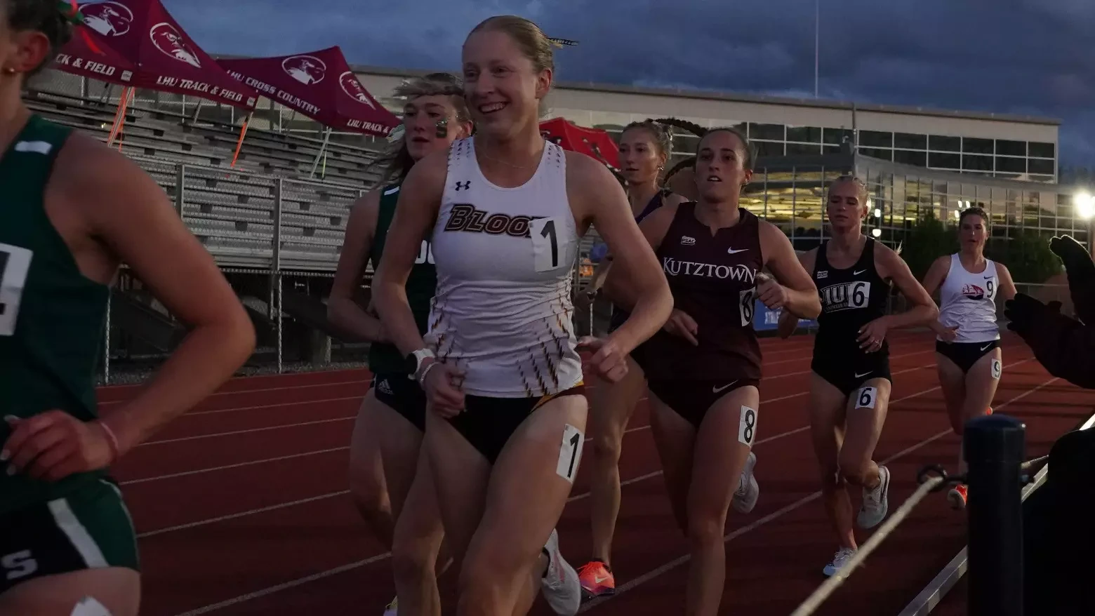 Amanda Kelly runs in the 10K at the PSAC Championships
