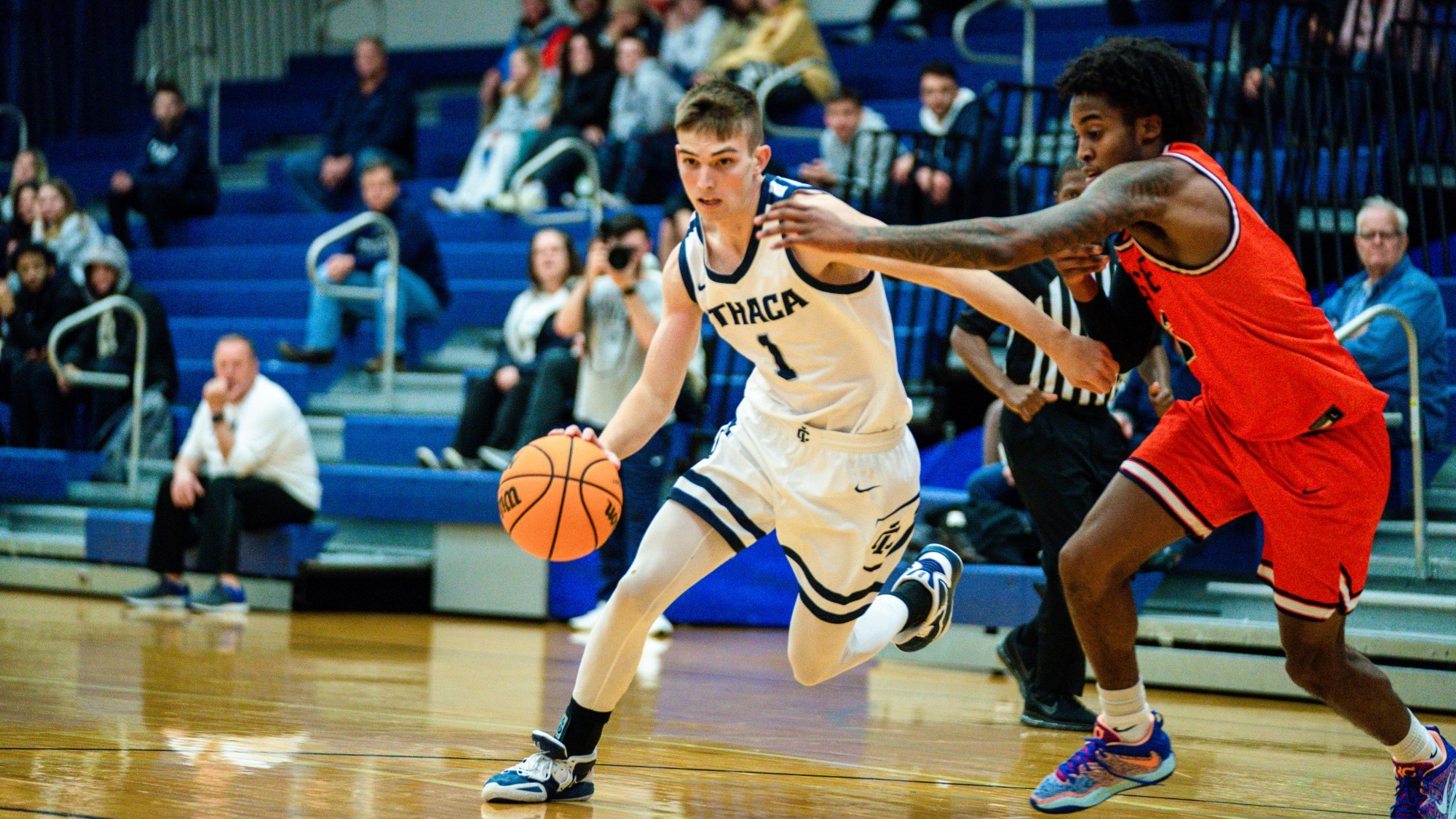 Wendell Sinks Wild Buzzer Beater To Lift Men s Basketball Over Hamilton 