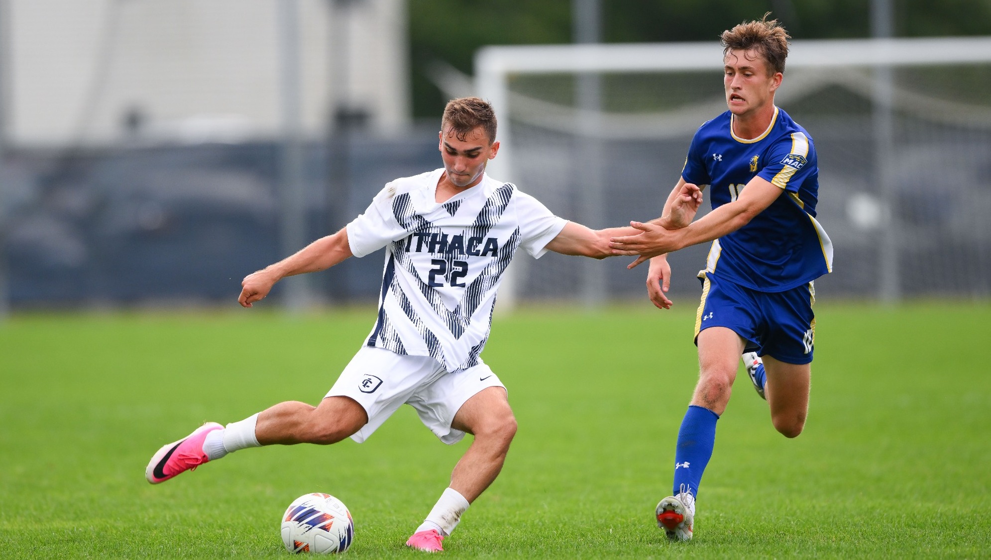Edin Estrada battles ahead of defender