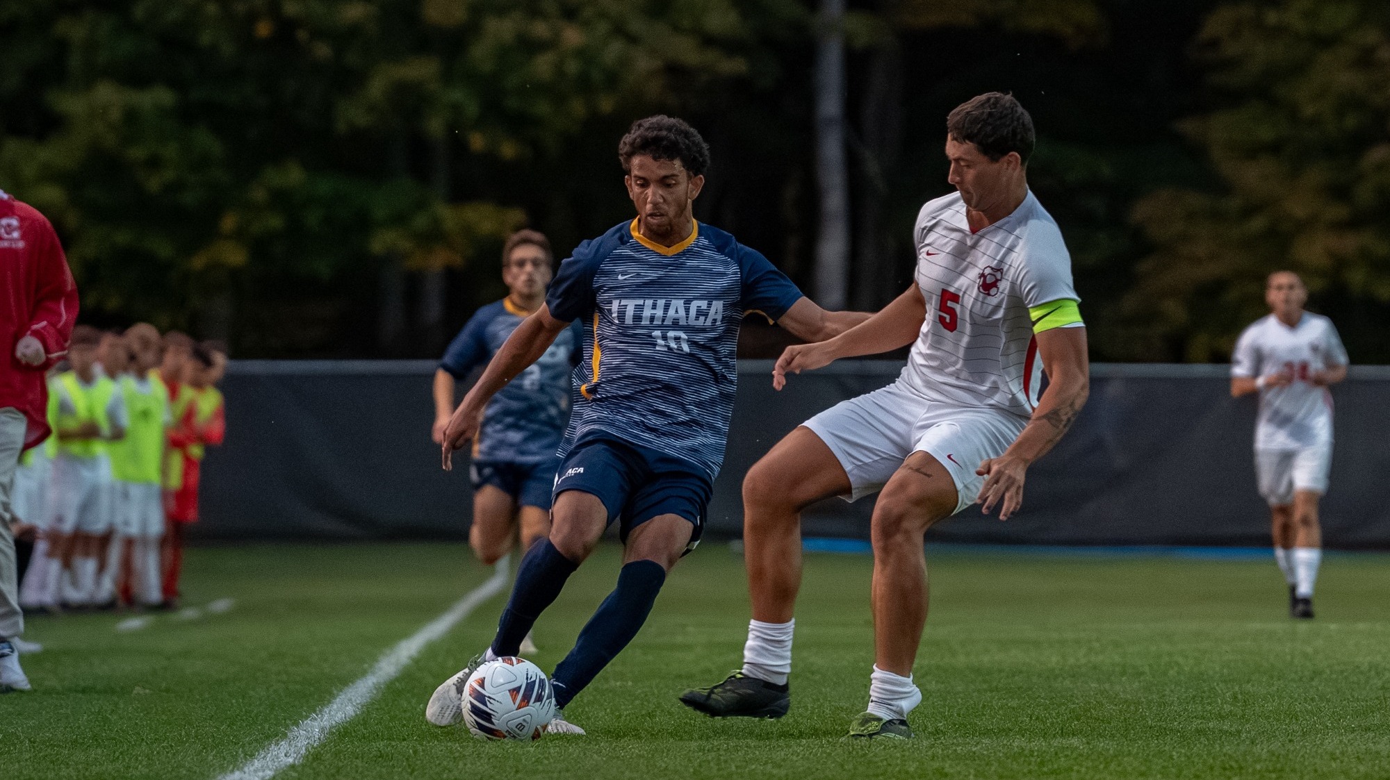Wooten battles Red Dragons defender
