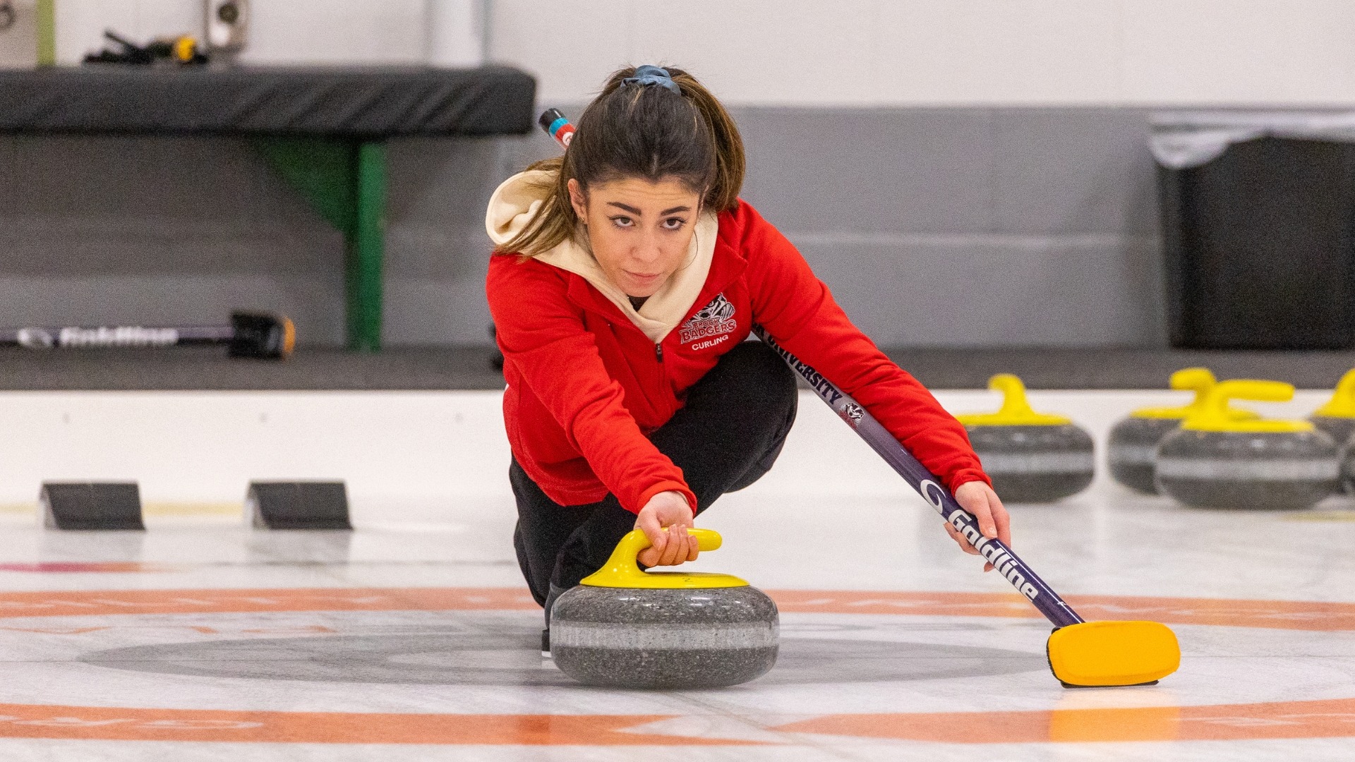 Sophia Barbosa curling