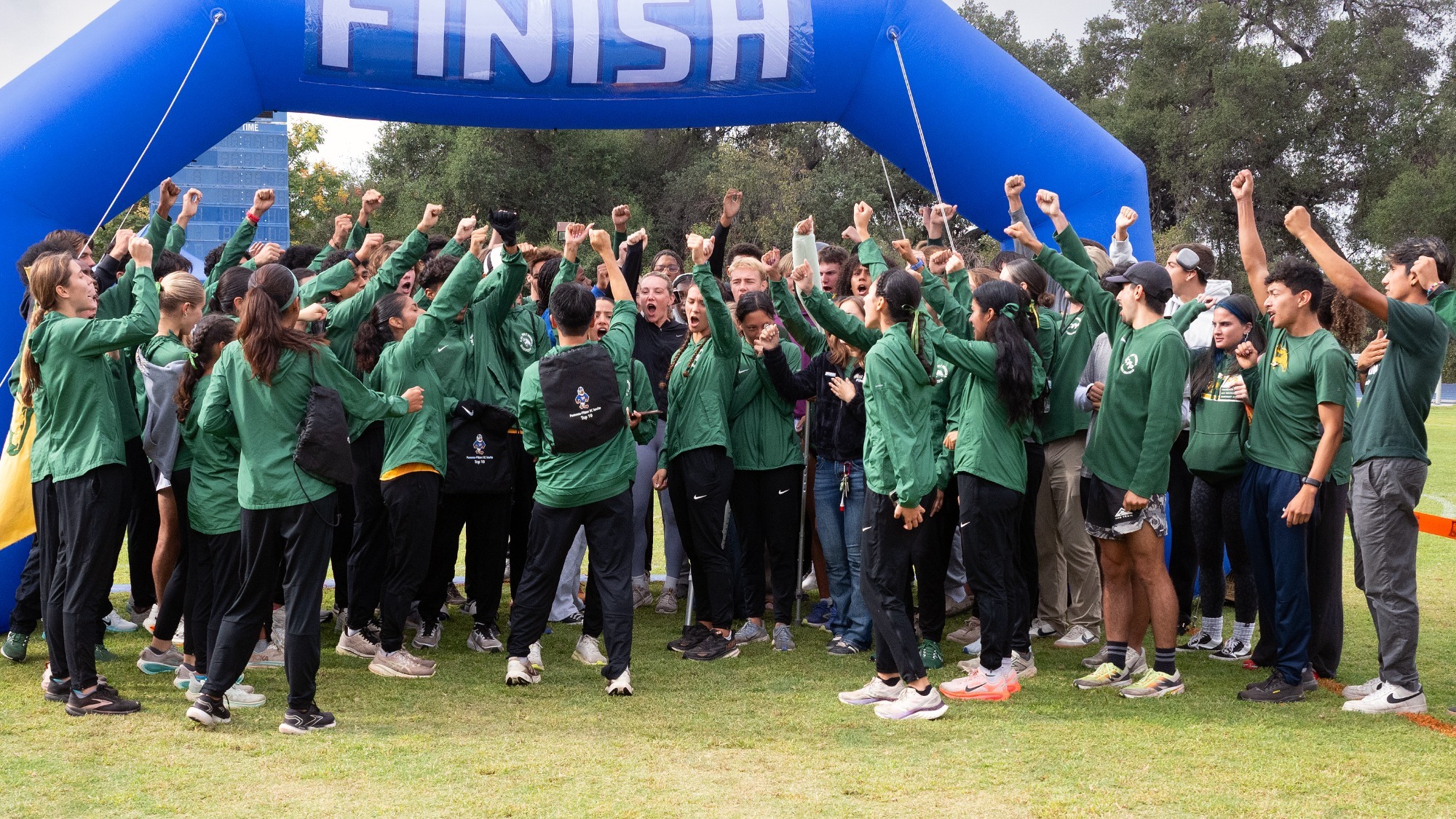 25CC Pomona group225CC Pomona group2-cross country teams at the Pomona Pitzer Invitational in Claremont October 4, 2025.