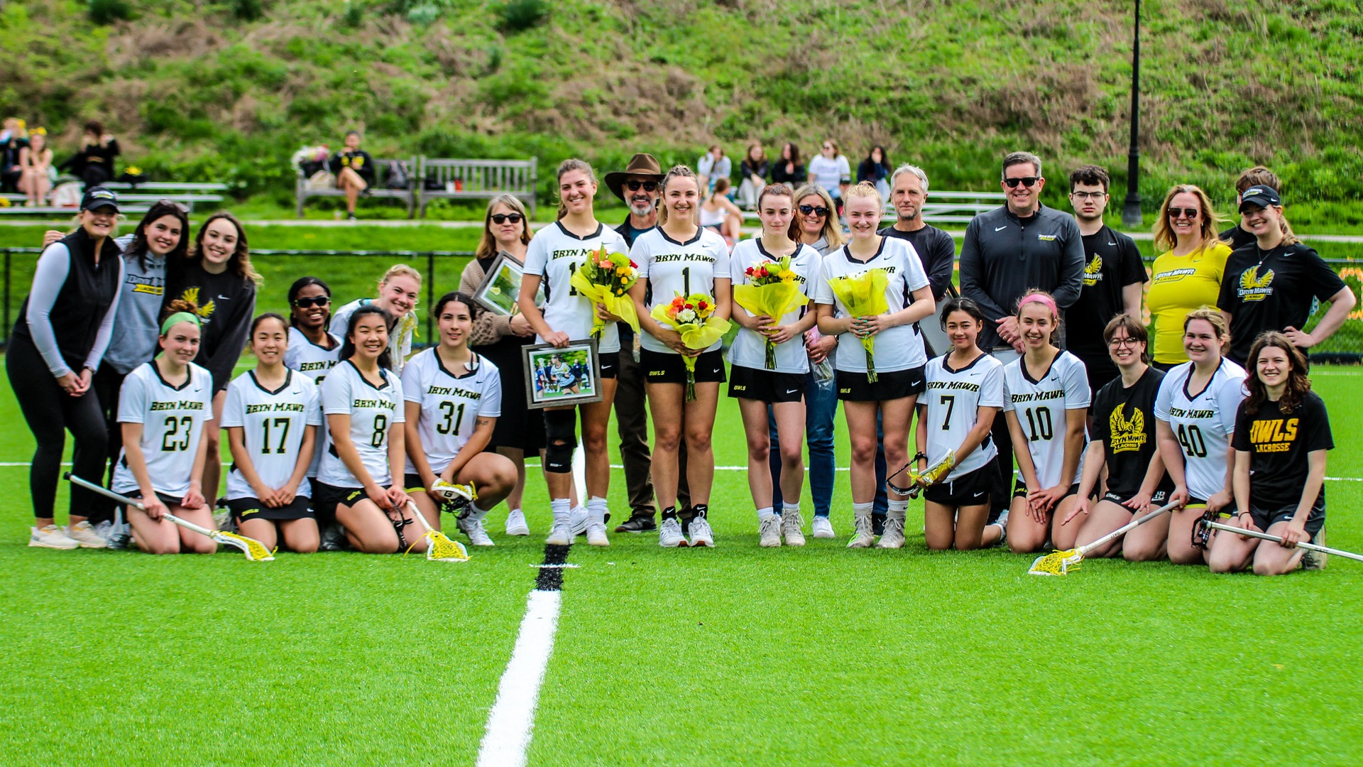 2024 Senior Day Game Group Photo taken 4-20-24