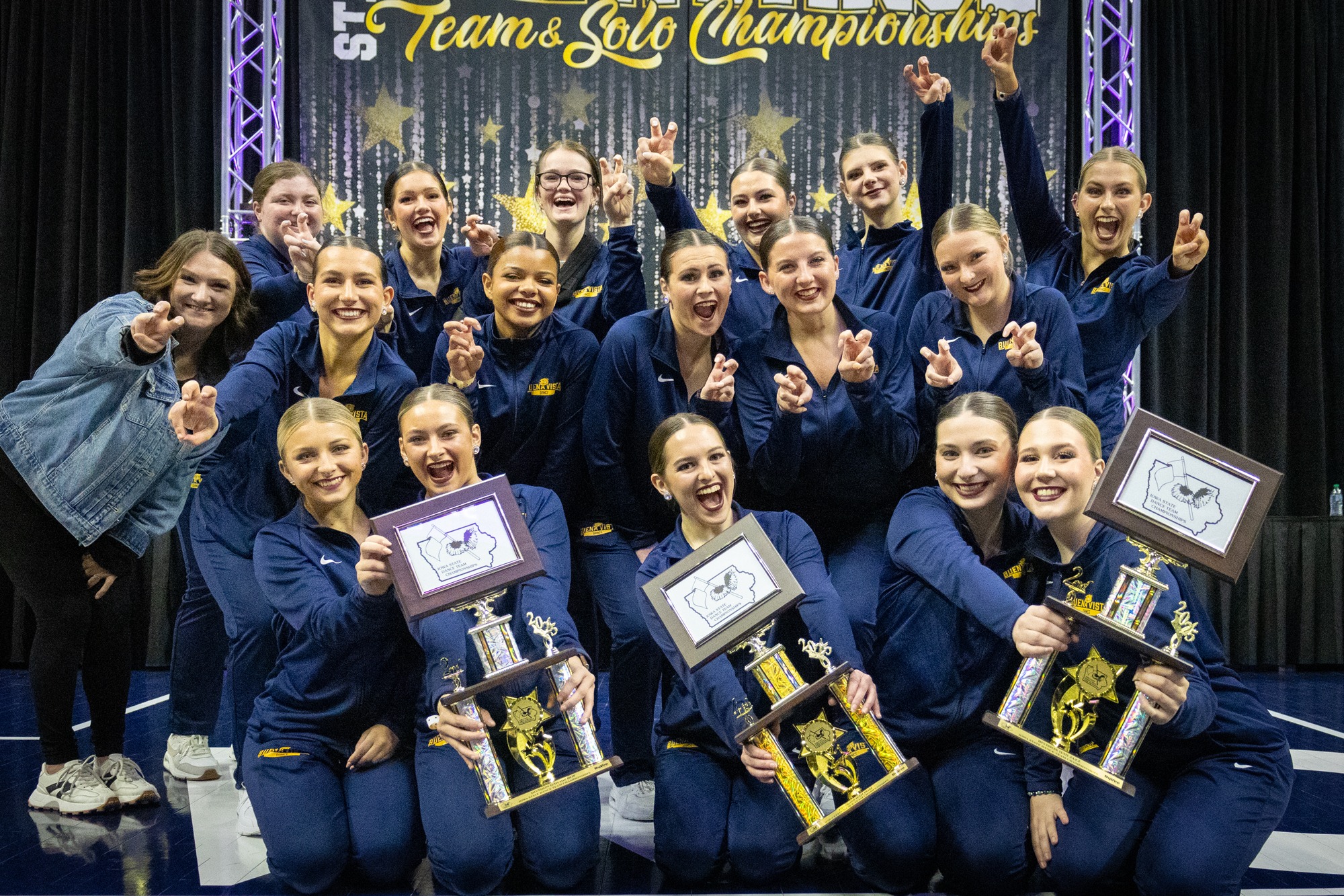 Dance with trophies at ISDTA