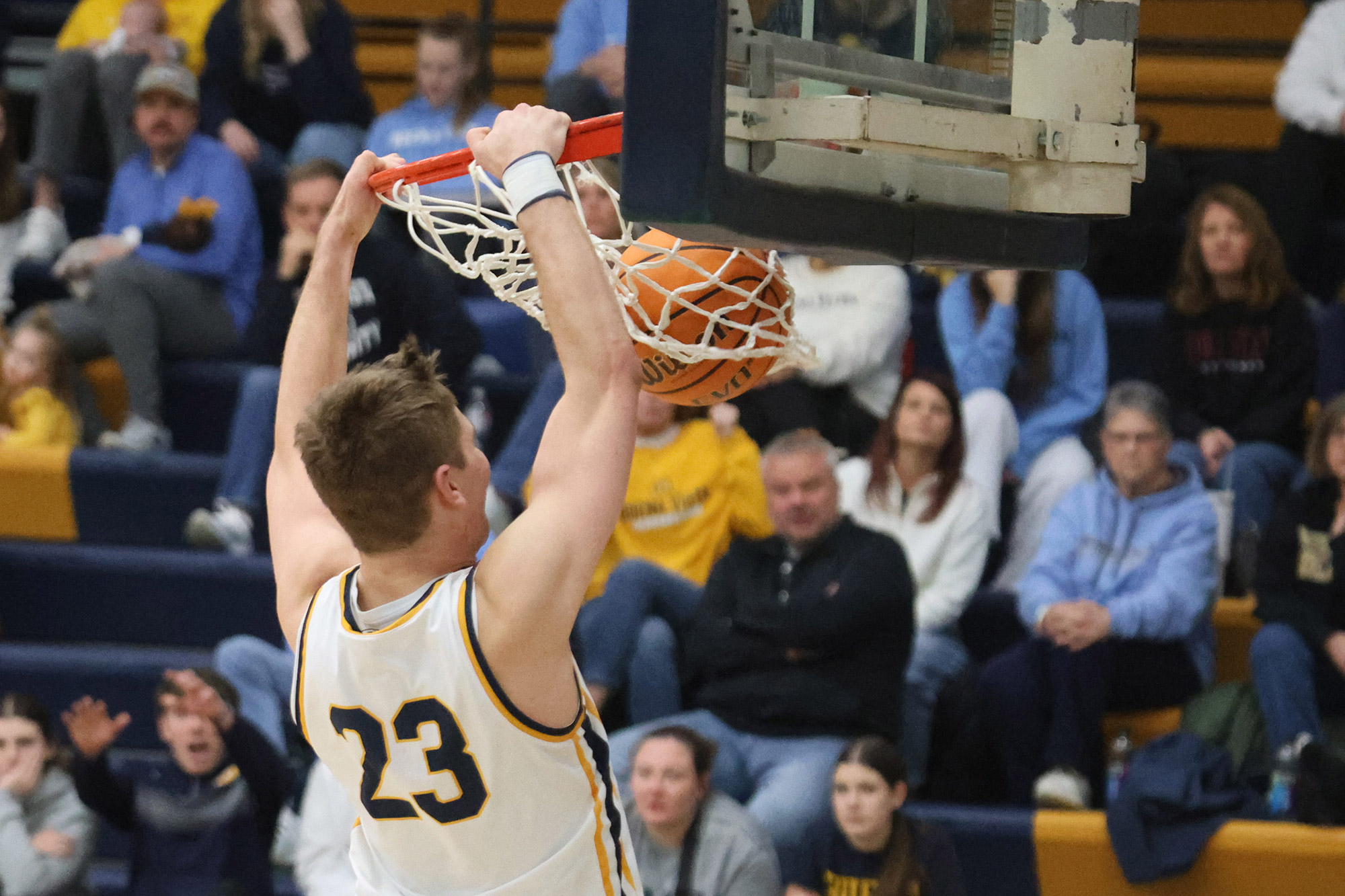 Kyle Sternberg with the DUNK, BVU men's basketball vs. Loras