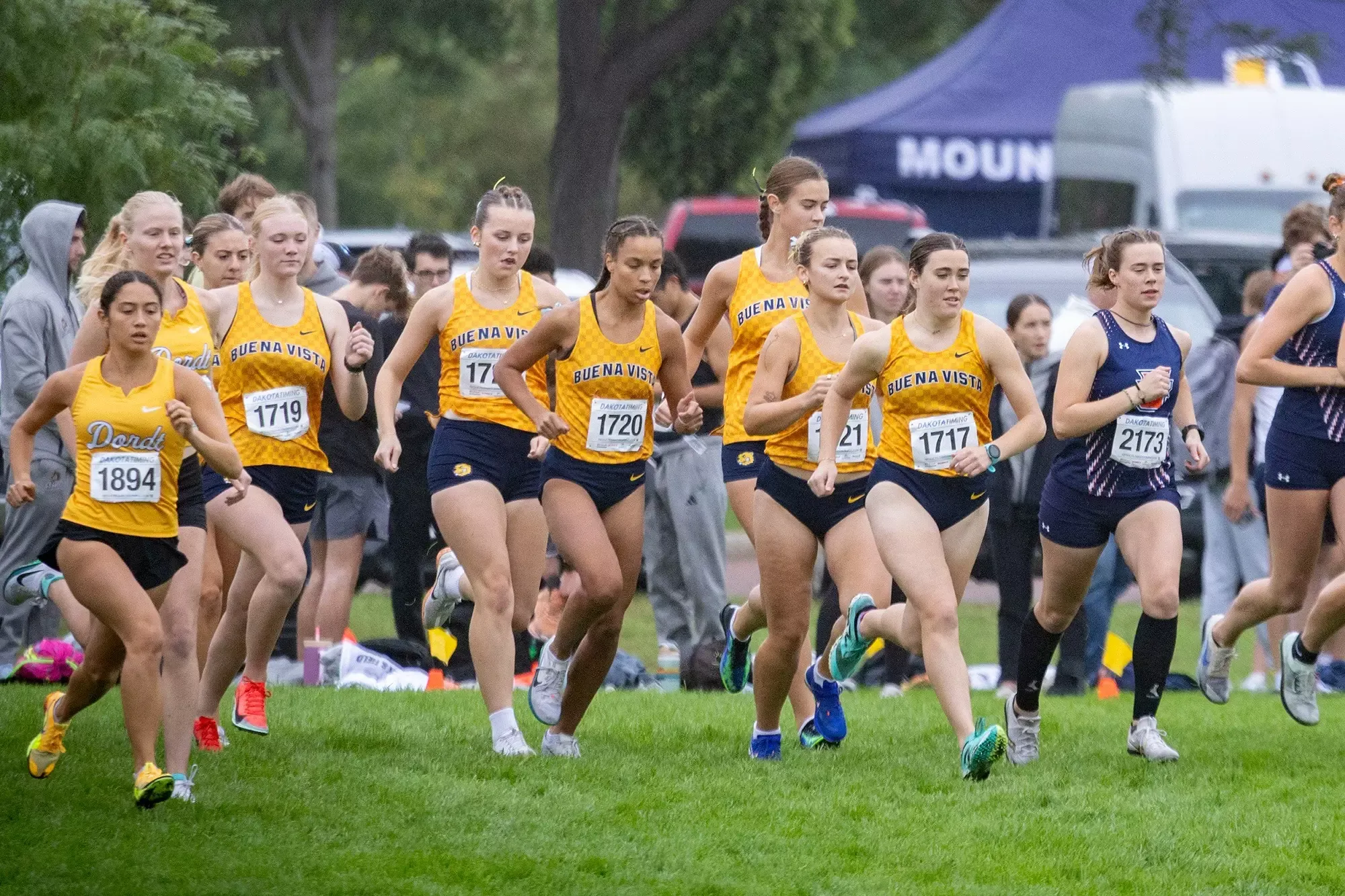 Women's cross country at Augustana Invite