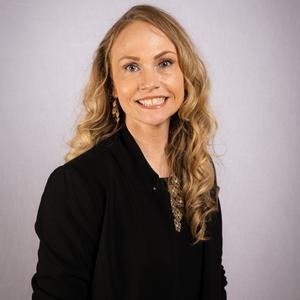 Christy Martin headshot