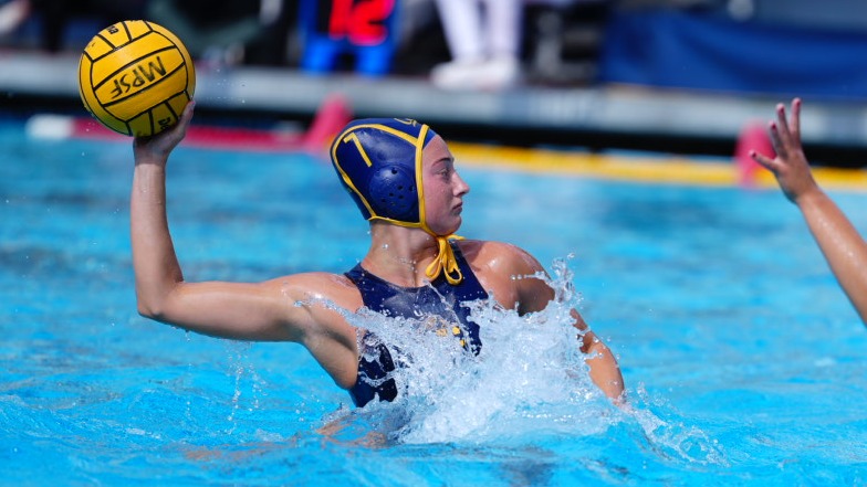 Rosalie Hassett sets up to shoot vs. ASU in the MPSF quarterfinals at Spieker Aquatics Complex