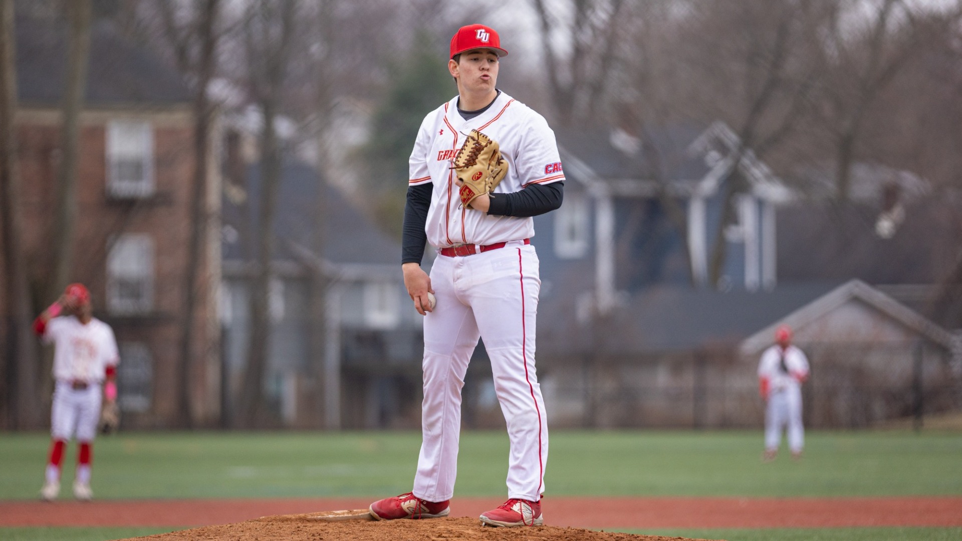 Silnik looks in for sign