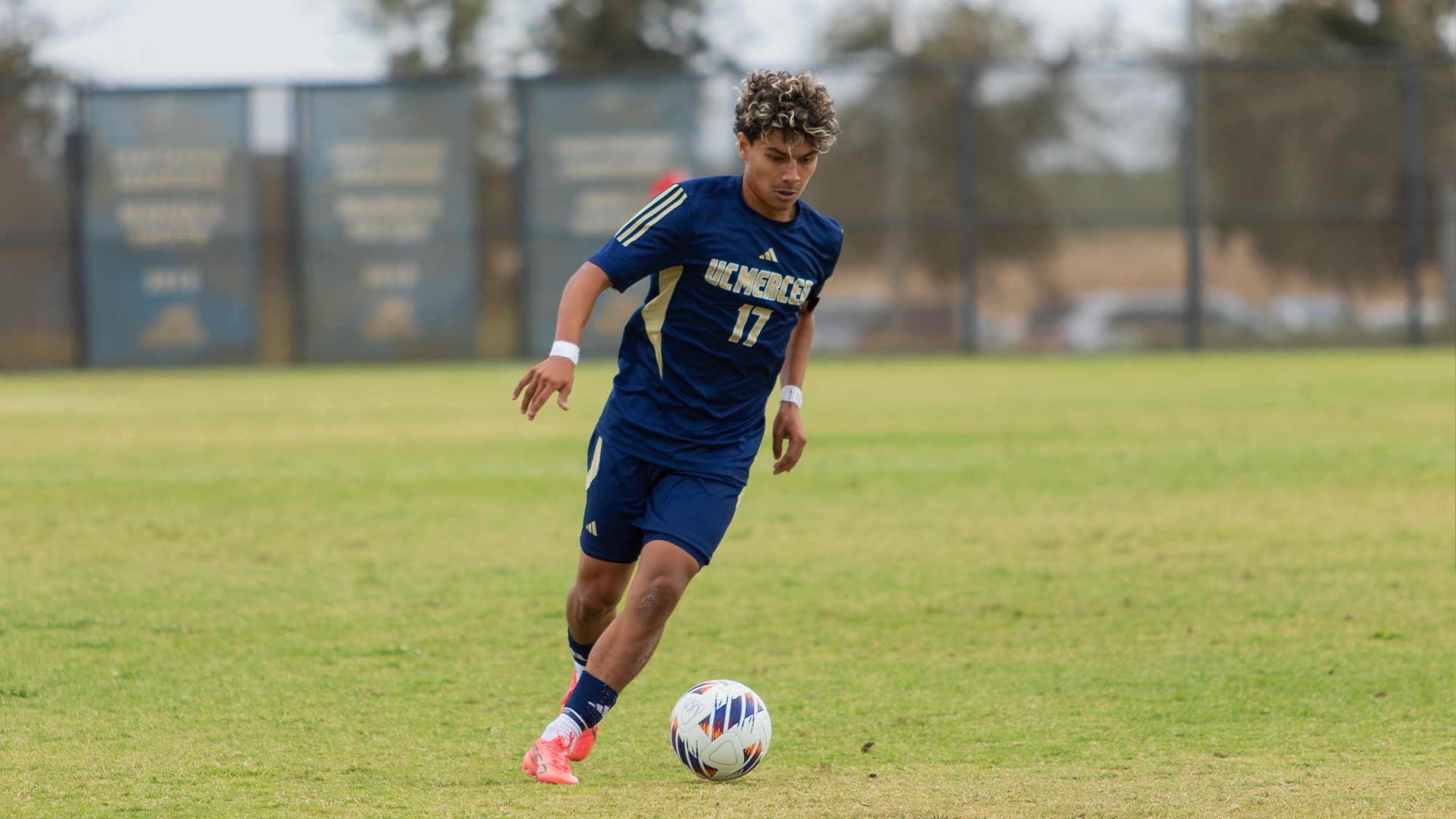 Erlin Gomez pictured dribbling up the field vs. Cal State LA on 9.27.2026